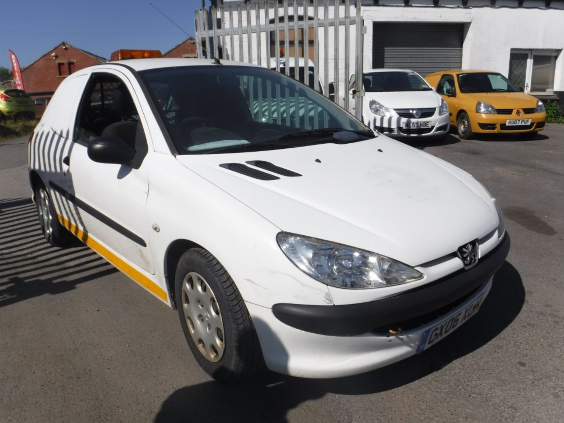 06 reg PEUGEOT 206 TD VAN, 1ST REG 03/06, TEST 01/19, 97000M WARRANTED, PART V5 - NO GREEN SLIP, 1