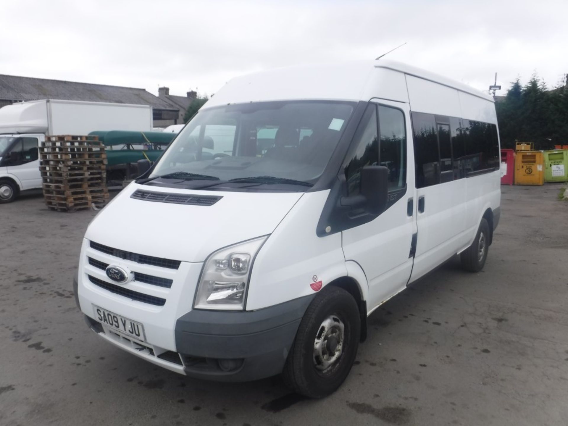 09 reg FORD TRANSIT T370 15S RWD MINIBUS, 1ST REG 03/09, TEST 02/19, 166052M NOT WARRANTED, V5 HERE, - Image 2 of 6