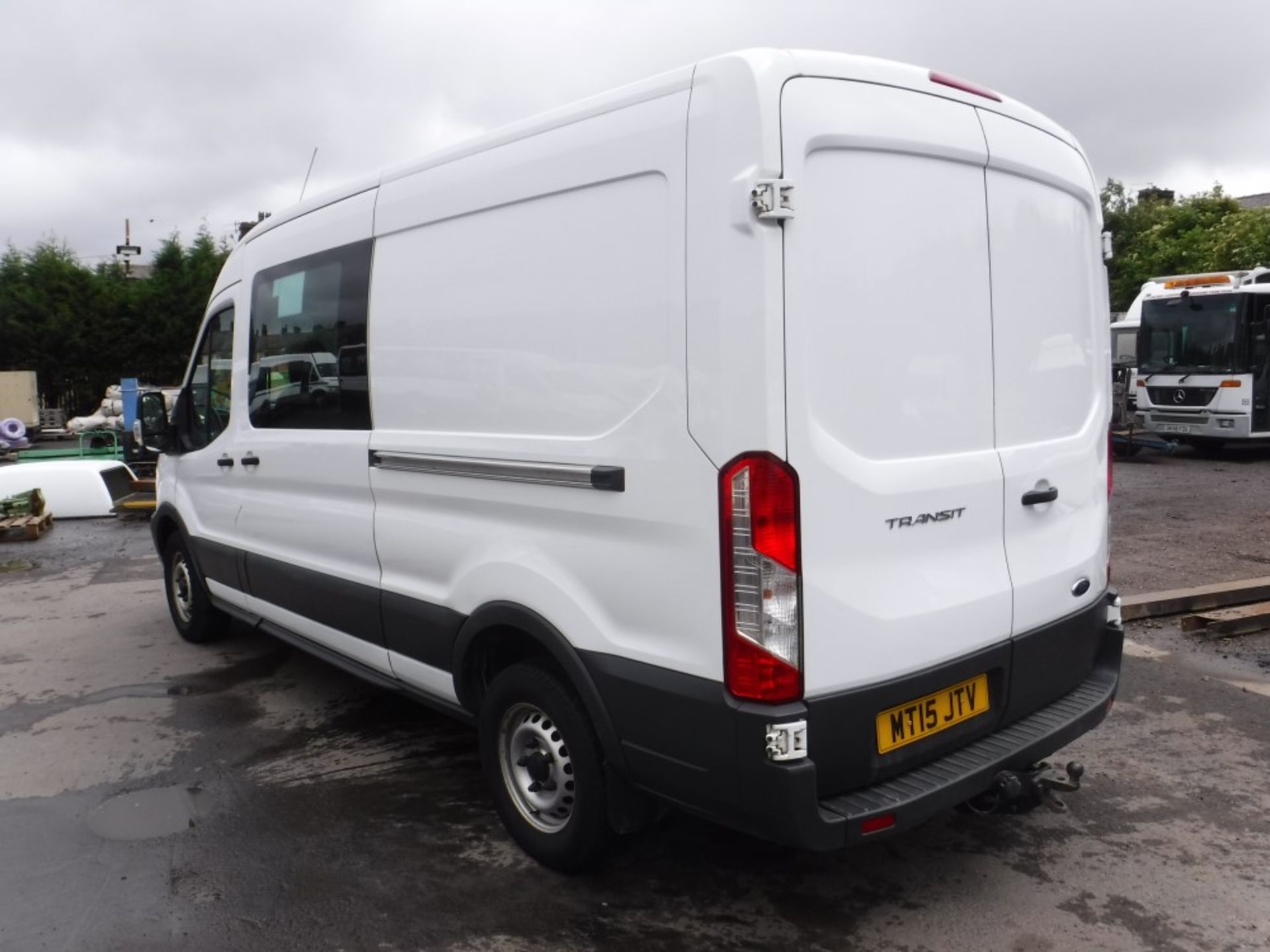 15 reg FORD TRANSIT 350 9 SEAT CREW VAN, 1ST REG 05/15, TEST 05/19, 97837M WARRANTED, V5 HERE, 1 - Image 3 of 6