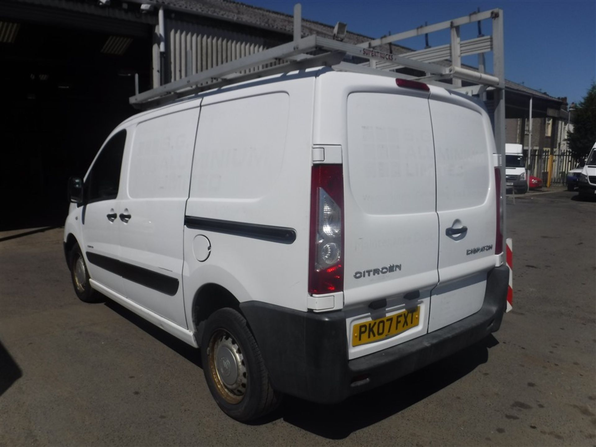 07 reg CITROEN DISPATCH 1000 HDI 120 SWB C/W GLASS RACKS, 1ST REG 04/07, TEST 05/19, 196837M - Image 3 of 5