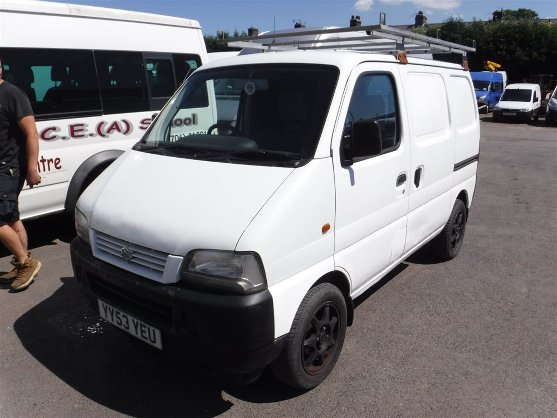 03 reg SUZUKI CARRY VAN, 1ST REG 12/03, 97031M NOT WARRANTED, V5 HERE, 5 FORMER KEEPERS [NO VAT] - Bild 2 aus 5