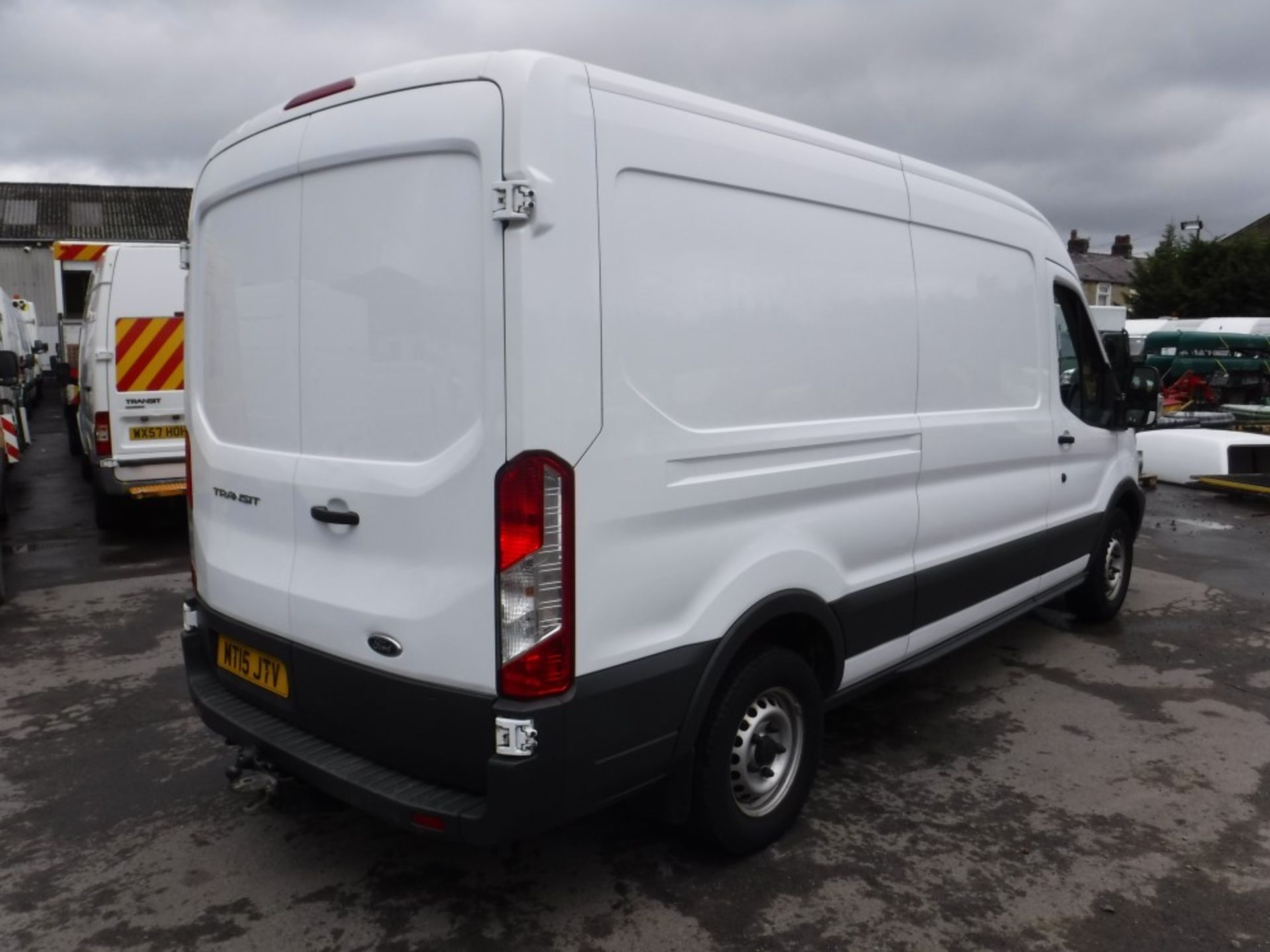 15 reg FORD TRANSIT 350 9 SEAT CREW VAN, 1ST REG 05/15, TEST 05/19, 97837M WARRANTED, V5 HERE, 1 - Bild 4 aus 6