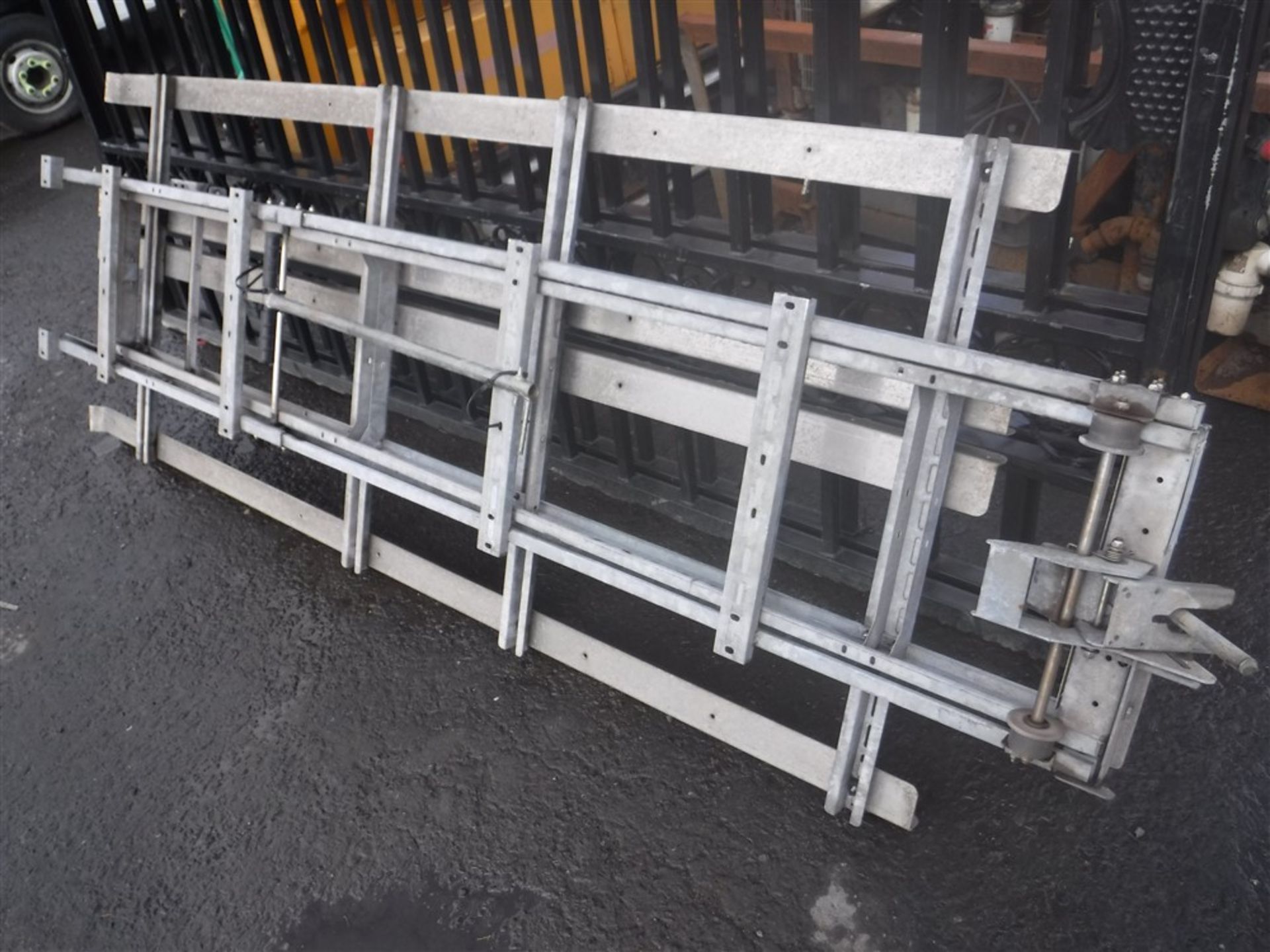 UNIVERSAL LADDER RACK ON PULL DOWN RUNNERS & HANDLE ATTACHMENT [NO VAT]