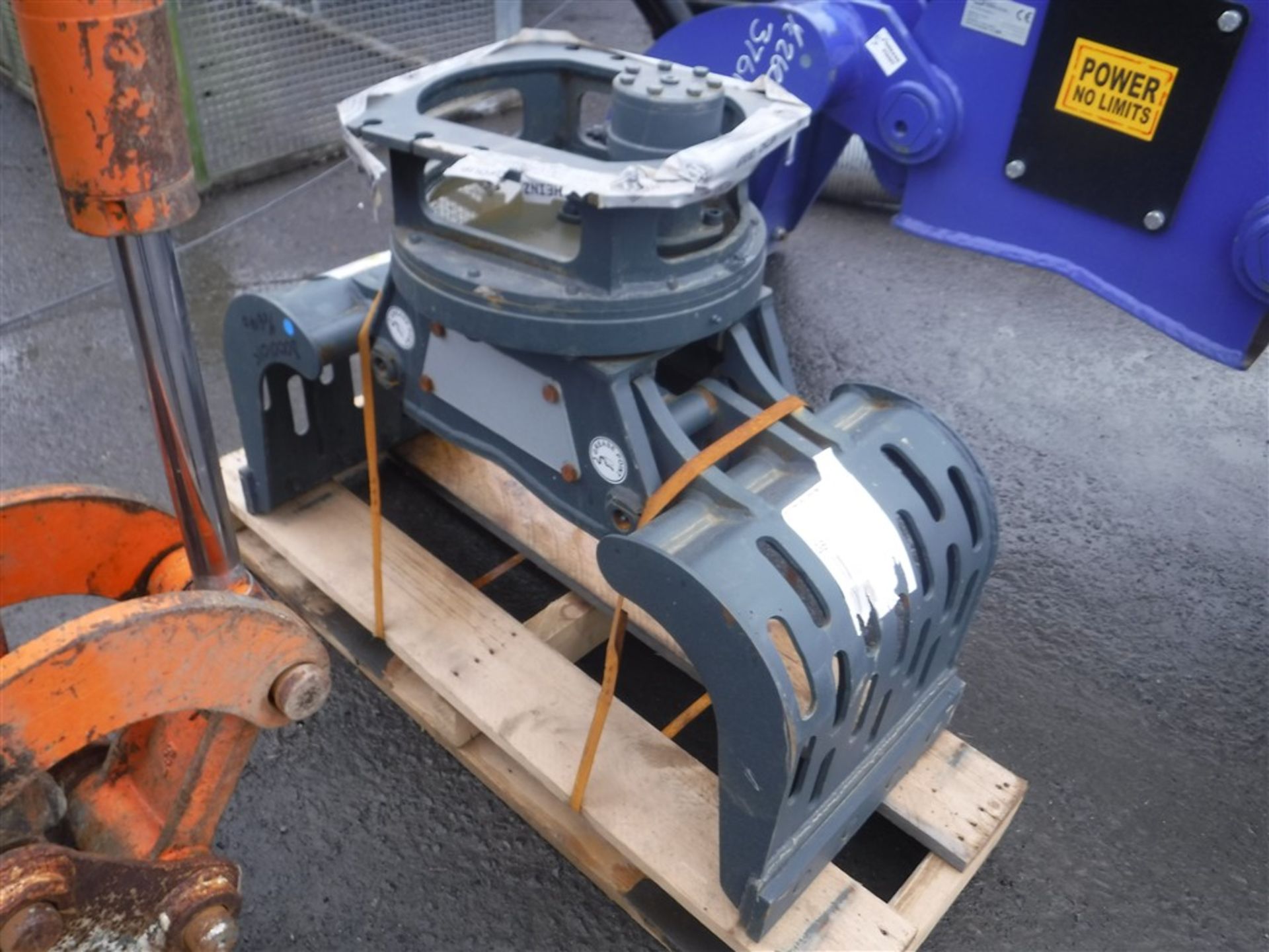 GREY HYDRAULIC GRAB [+ VAT]