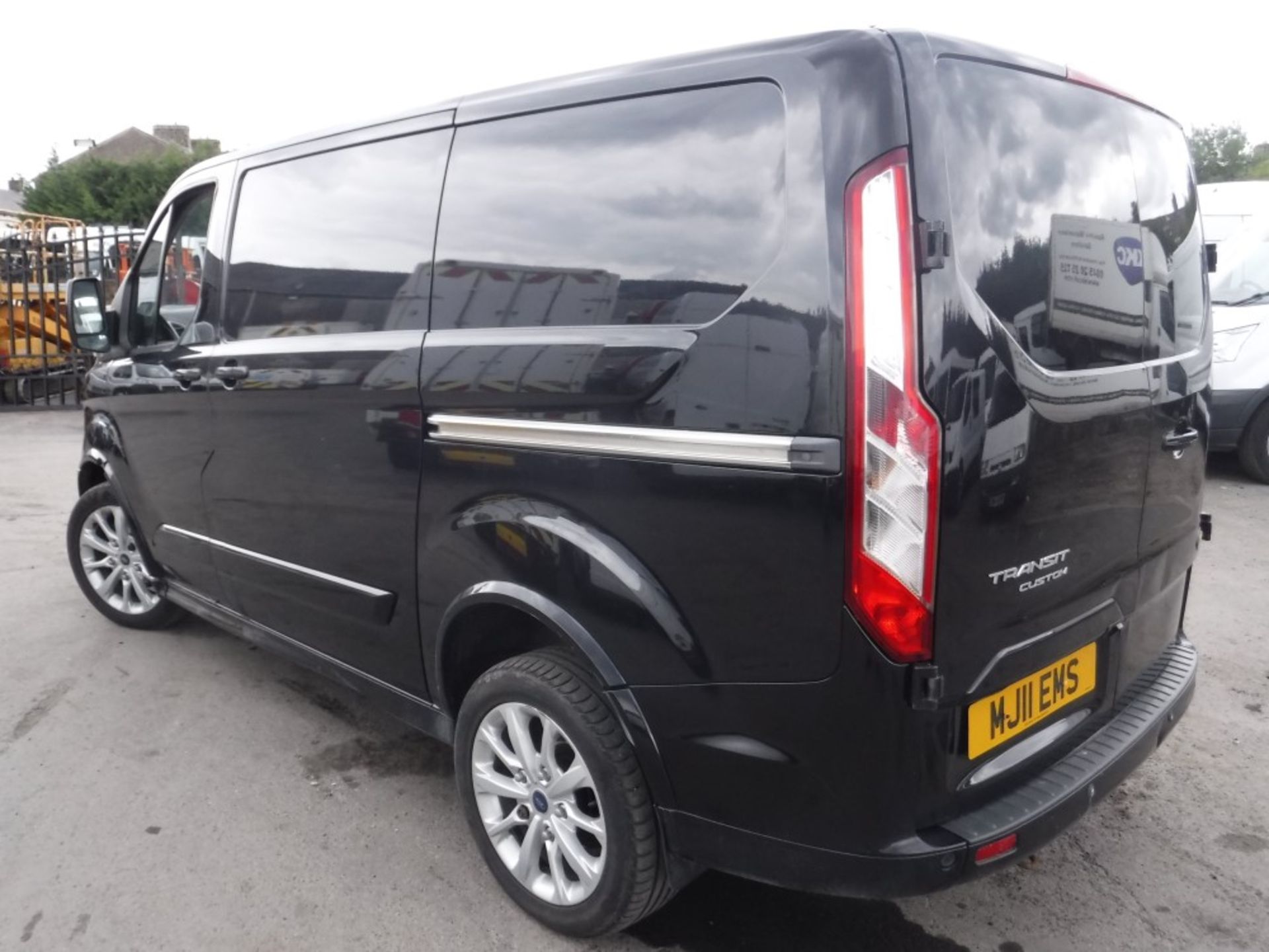 2014 FORD TRANSIT CUSTOM 290 115 SPORTVAN, 1ST REG 03/14, 135767M WARRANTED, V5 HERE, 1 OWNER FROM - Image 3 of 5