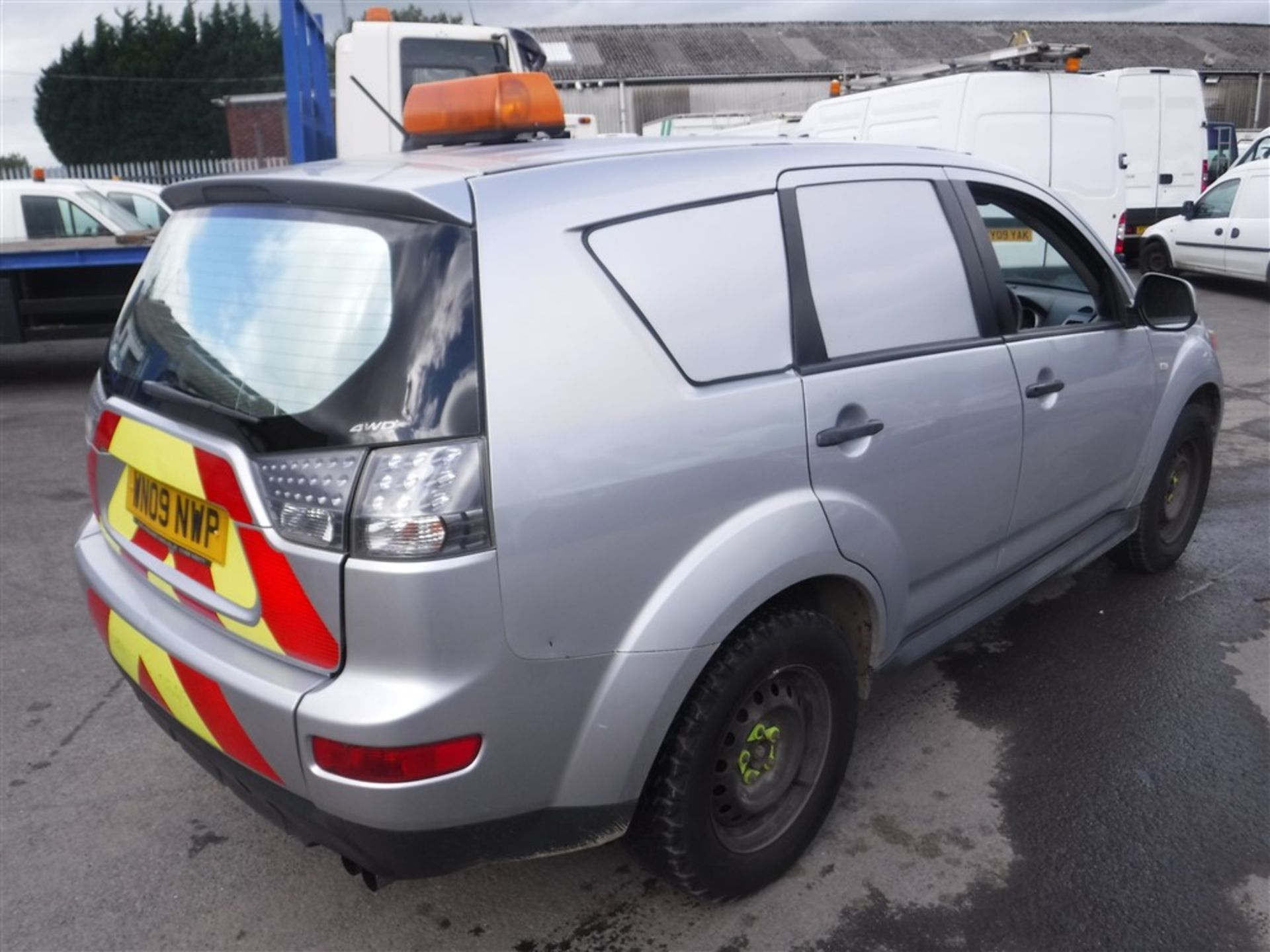 09 reg MITSUBISHI OUTLANDER 4WORK LWB, 1ST REG 04/09, TEST 04/19, 186573M, V5 HERE, 1 OWNER FROM NEW - Image 4 of 5