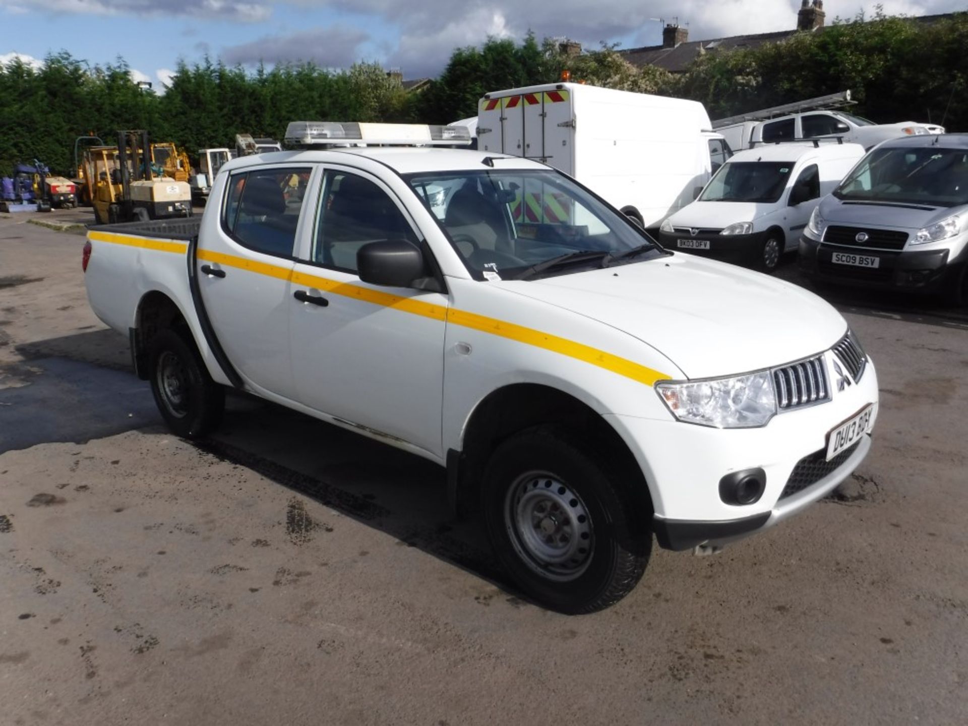 13 reg MITSUBISHI L200 4WORK DCB 4 X 4 PICKUP, 1ST REG 03/13, TEST 03/19, 70220M WARRANTED, V5 HERE,