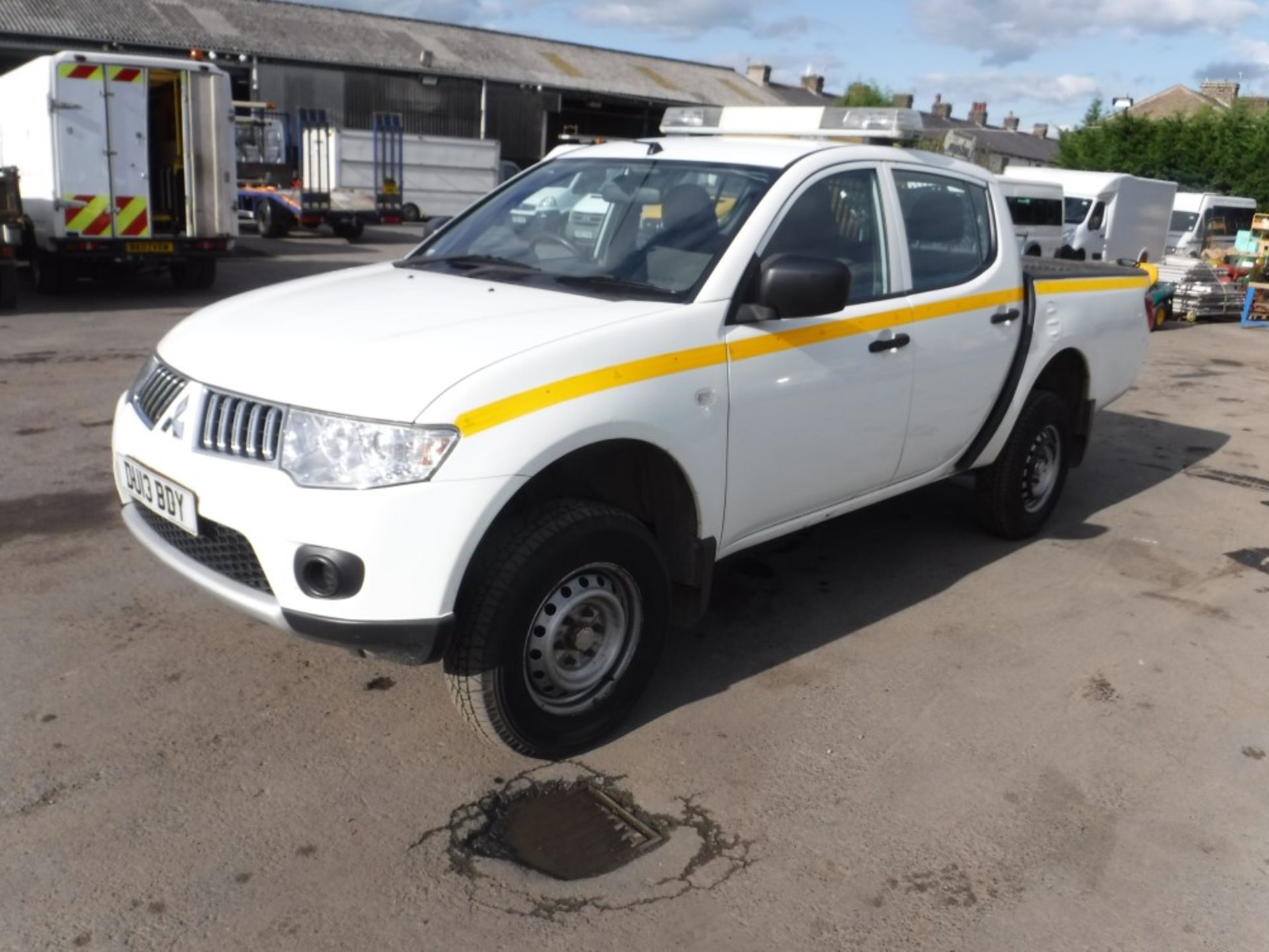 13 reg MITSUBISHI L200 4WORK DCB 4 X 4 PICKUP, 1ST REG 03/13, TEST 03/19, 70220M WARRANTED, V5 HERE, - Image 2 of 5