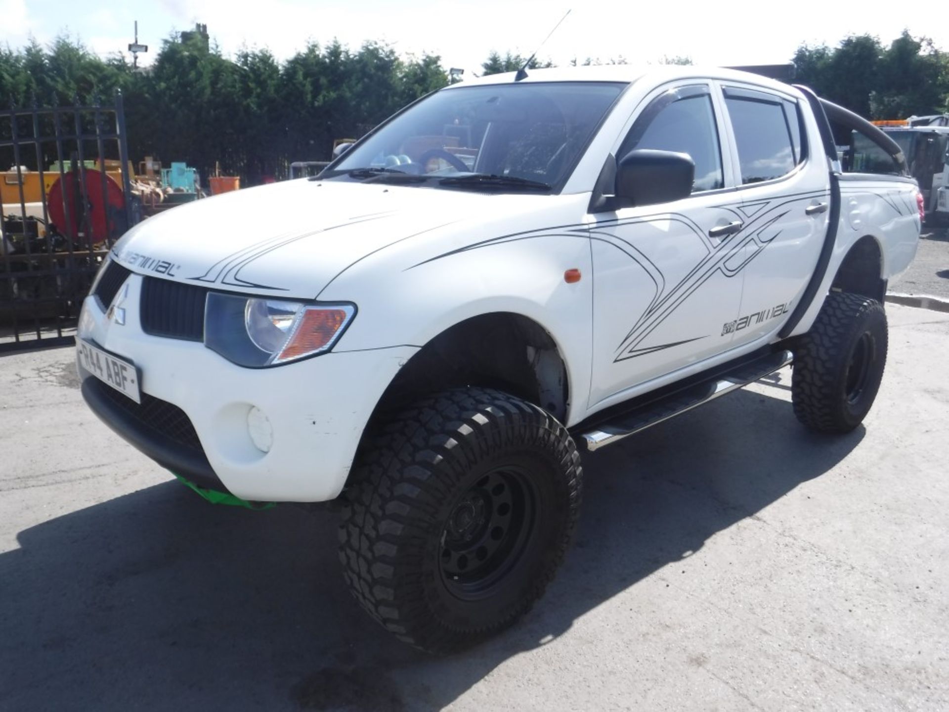 2009 MITSUBISHI L200 4WORK D/C 4WD PICKUP, 1ST REG 08/09, TEST 03/19, 81452M WARRANTED, V5 HERE, 5 - Image 2 of 5