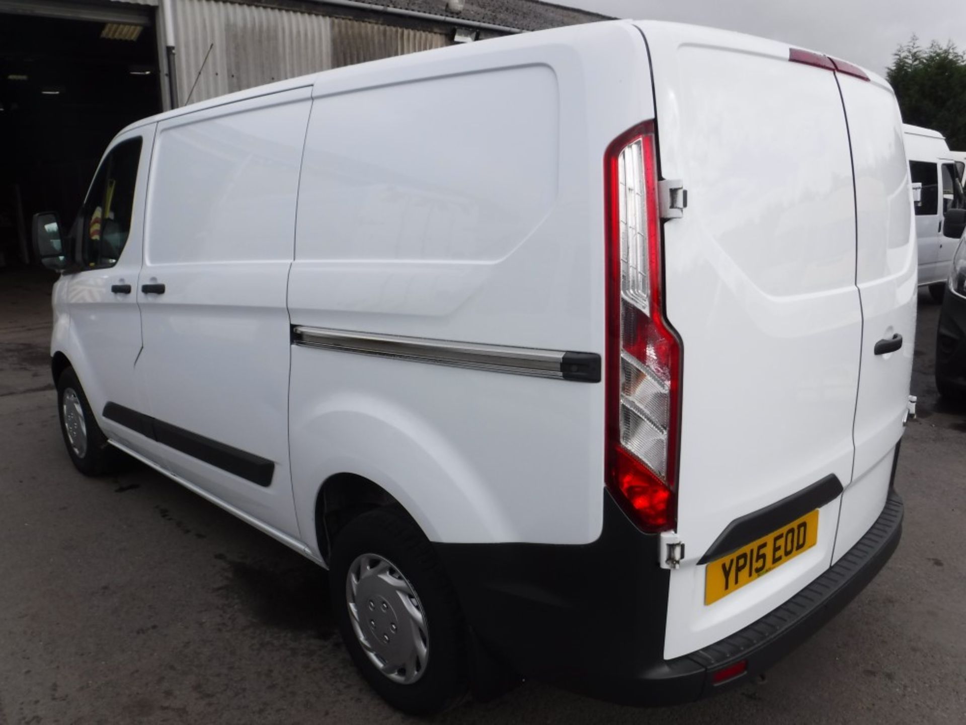 15 reg FORD TRANSIT CUSTOM 270 ECO-TECH VAN, 1ST REG 04/15, TEST 04/19, 71453M, V5 HERE, 1 OWNER - Image 3 of 5