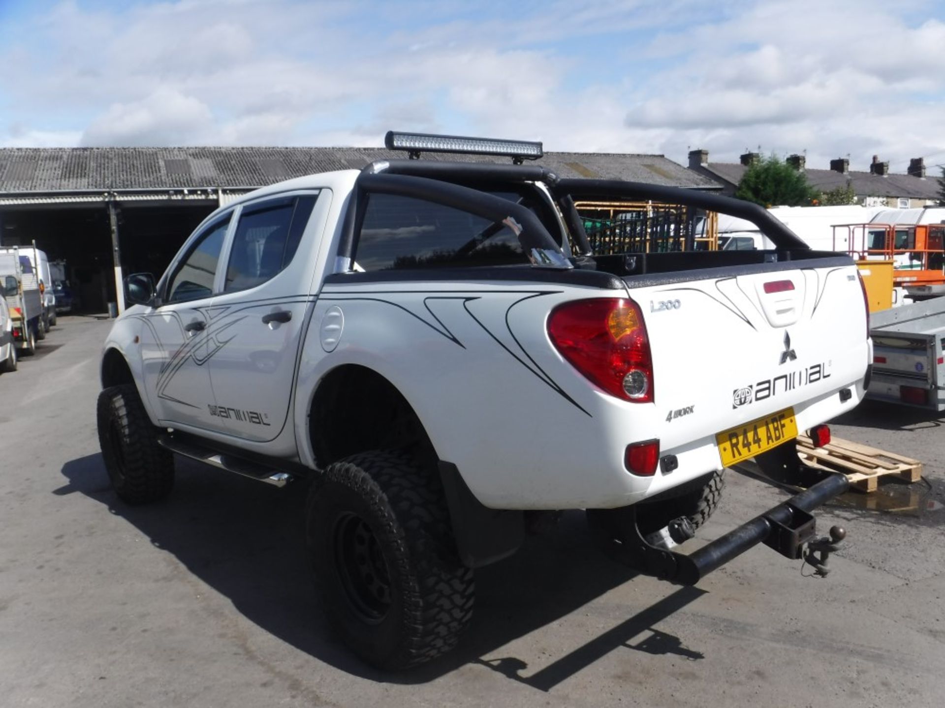 2009 MITSUBISHI L200 4WORK D/C 4WD PICKUP, 1ST REG 08/09, TEST 03/19, 81452M WARRANTED, V5 HERE, 5 - Image 3 of 5