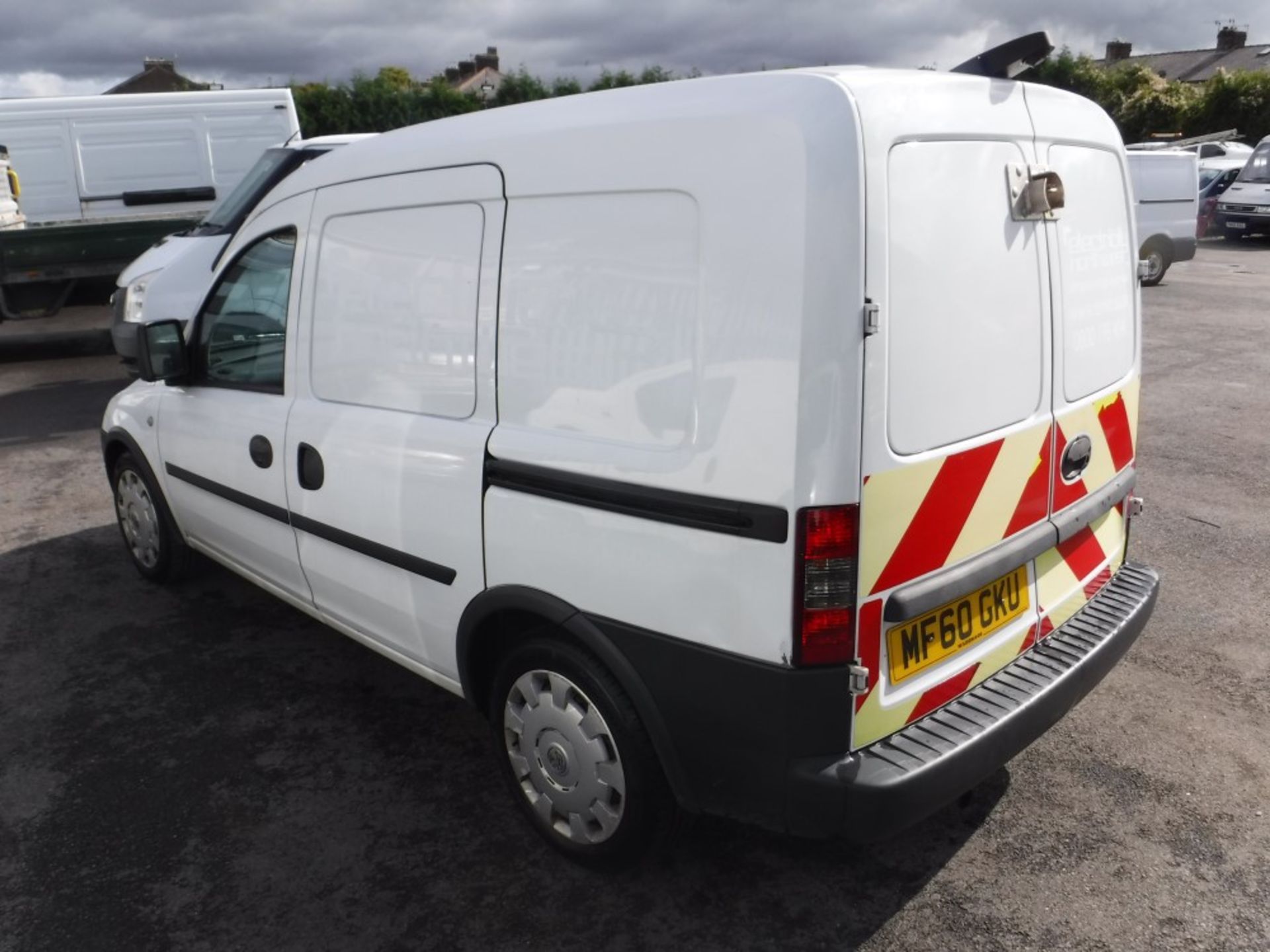 60 reg VAUXHALL COMBO 2000 CDTI VAN (DIRECT ELECTRICITY NW) 1ST REG 09/10, TEST 06/19, 114810M, V5 - Image 3 of 5