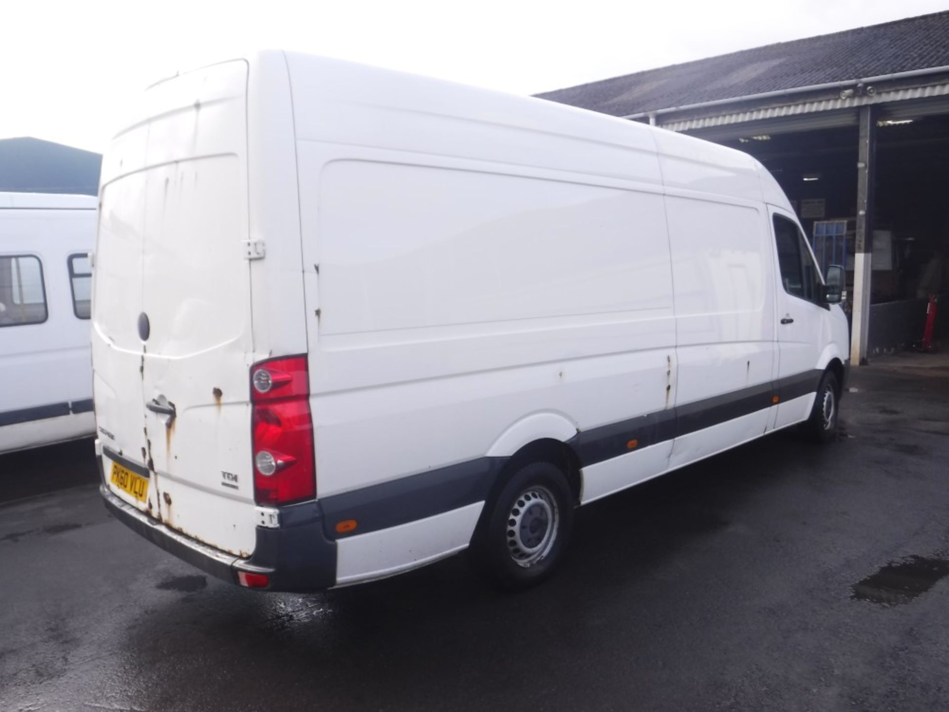 10 reg VW CRAFTER 35 BLUE TDI, 1ST REG 11/10, 208867M, V5 HERE, 1 FORMER KEEPER [NO VAT] - Image 4 of 5