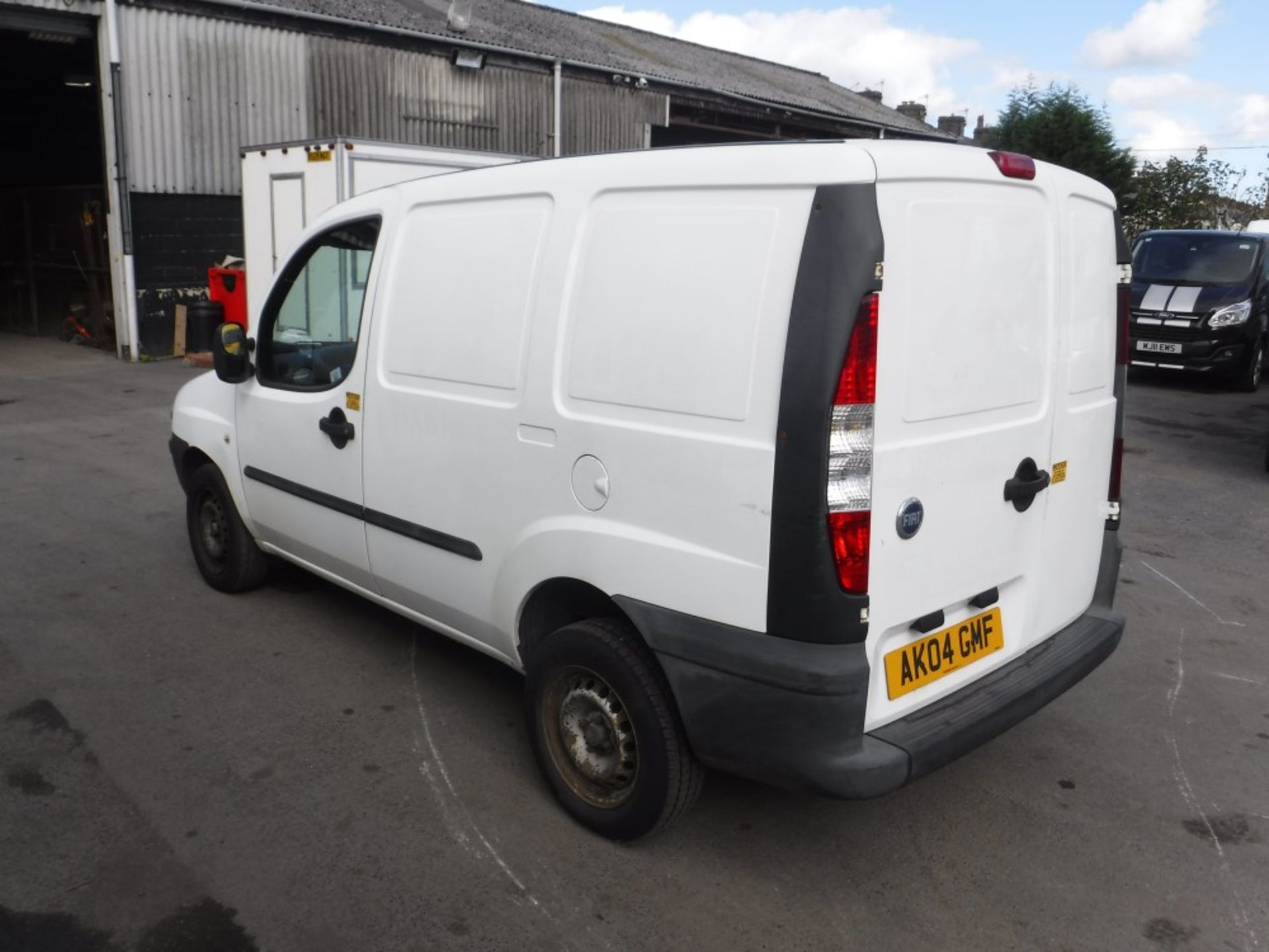 04 reg FIAT DOBLO CARGO JTD VAN, 1ST REG 03/04, 181093M NOT WARRANTED, V5 HERE, 2 FORMER - Image 3 of 5