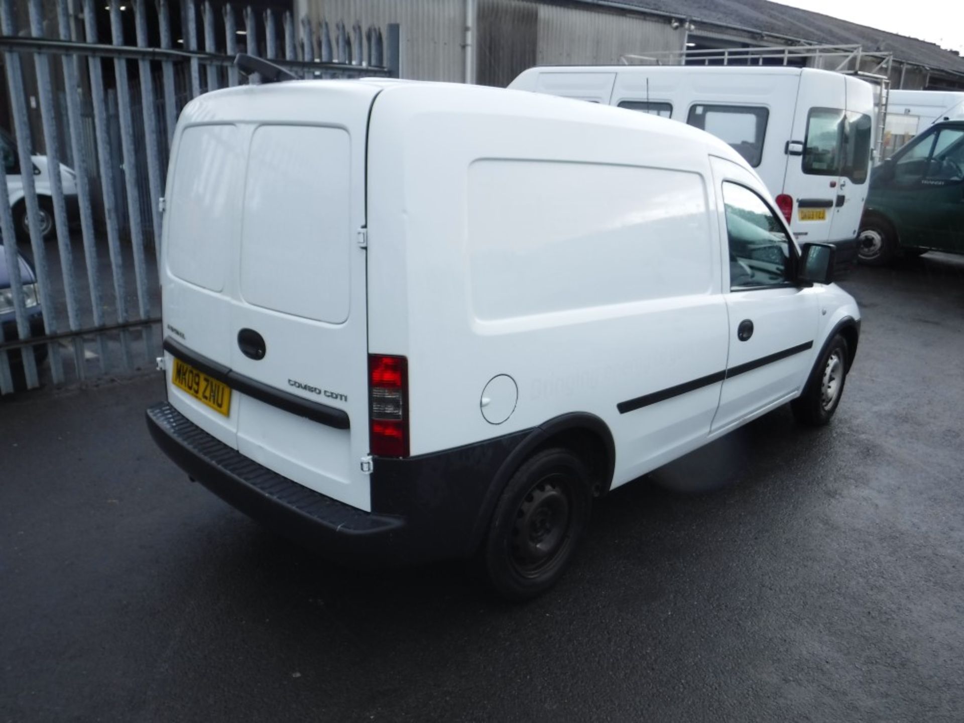 09 reg VAUXHALL COMBO 1700 CDTI VAN (DIRECT ELECTRICITY NW) 1ST REG 07/09, TEST 05/19, 104566M, V5 - Image 4 of 5