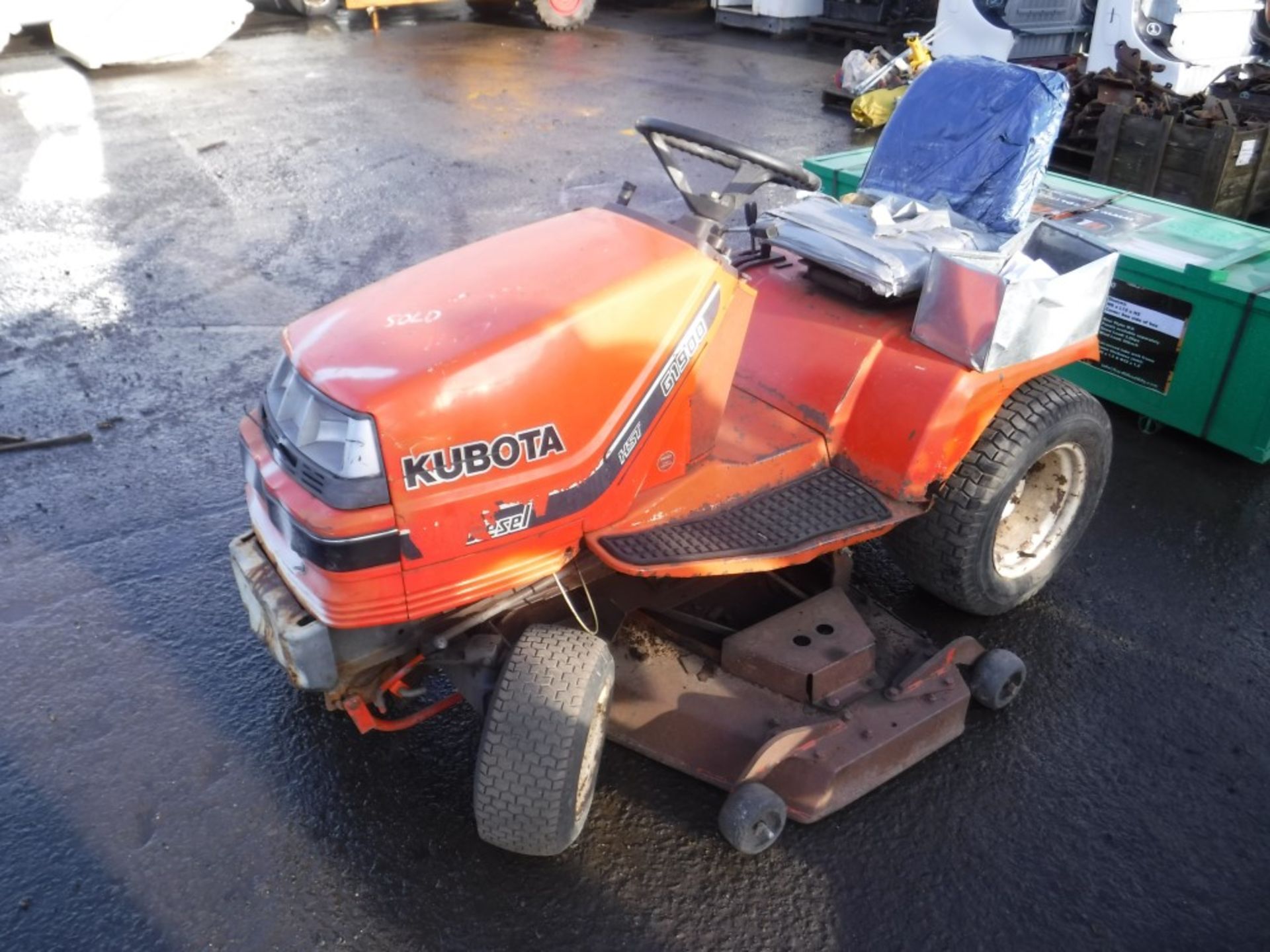 KUBOTA G1900 DIESEL RIDE ON MOWER (NO KEYS) [+ VAT] - Image 2 of 4