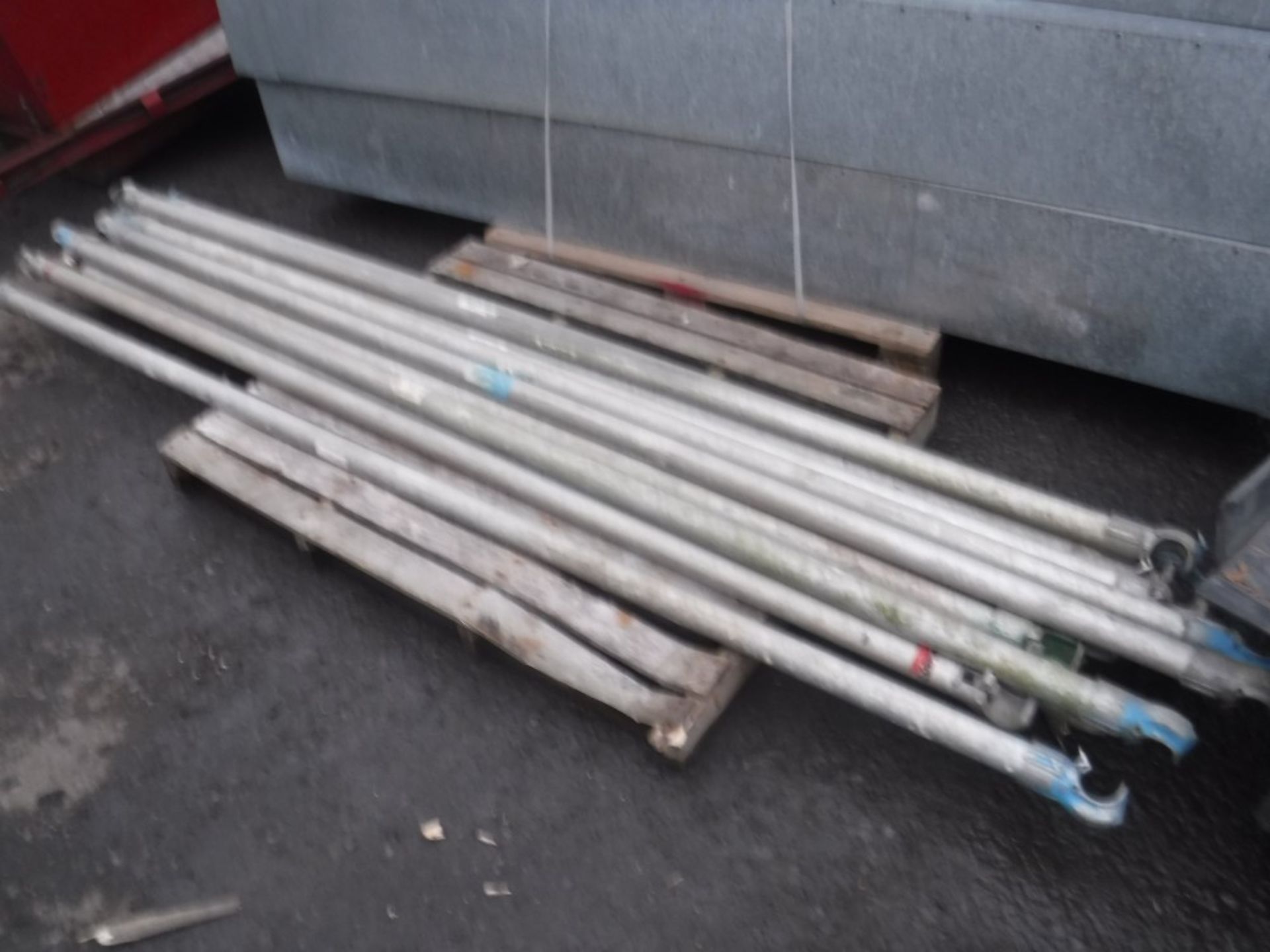 QTY OF ALUMINIUM TOWER SCAFFOLD POLES [+ VAT]