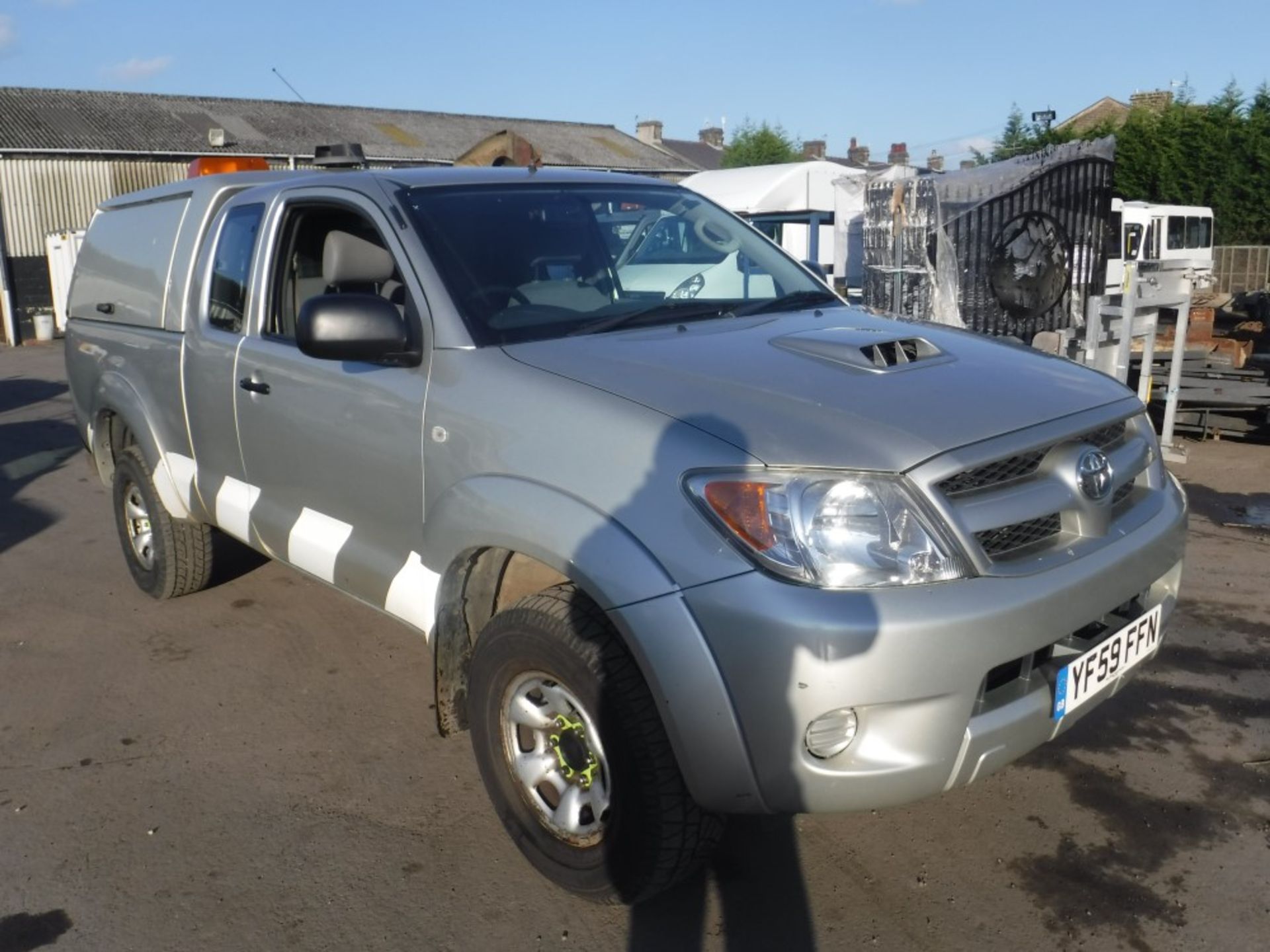 59 reg TOYOTA HI-LUX CREW CAB D-4D 4 X 4, 1ST REG 12/09, TEST 09/19, 165970M WARRANTED, V5 HERE, 1