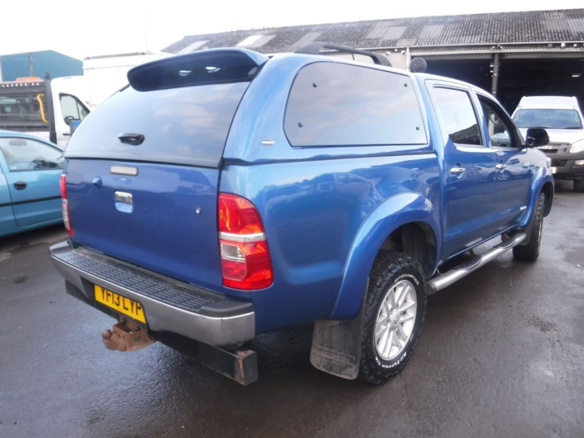 13 reg TOYOTA HI-LUX INVINCIBLE D-4D 4 X 4, 1ST REG 07/13, TEST 07/19, 124656M WARRANTED, V5 HERE, 1 - Image 4 of 5