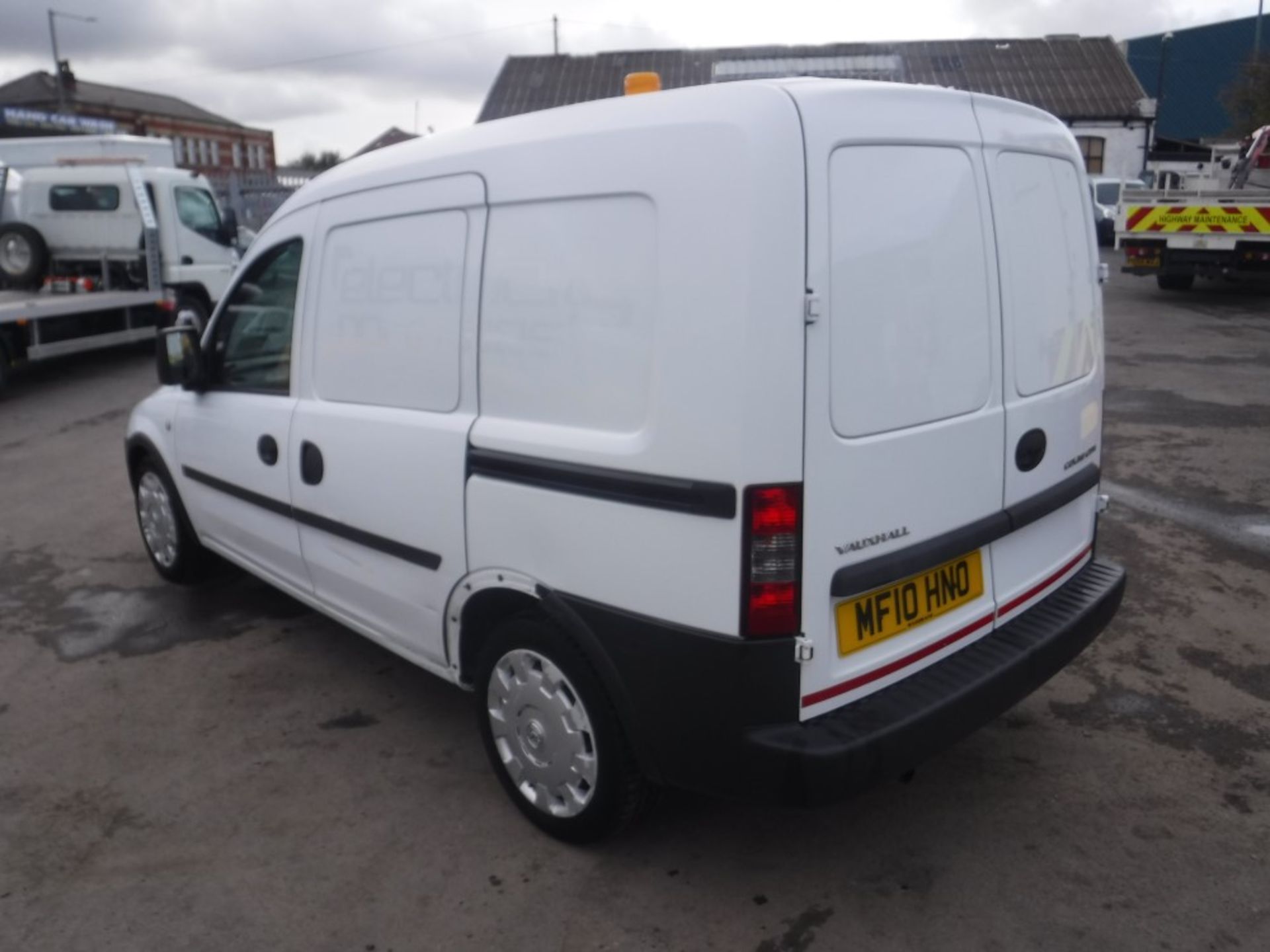 10 reg VAUXHALL COMBO 2000 CDTI VAN (DIRECT ELECTRICITY NW) 1ST REG 03/10, TEST 01/19, 104663M, V5 - Image 3 of 6