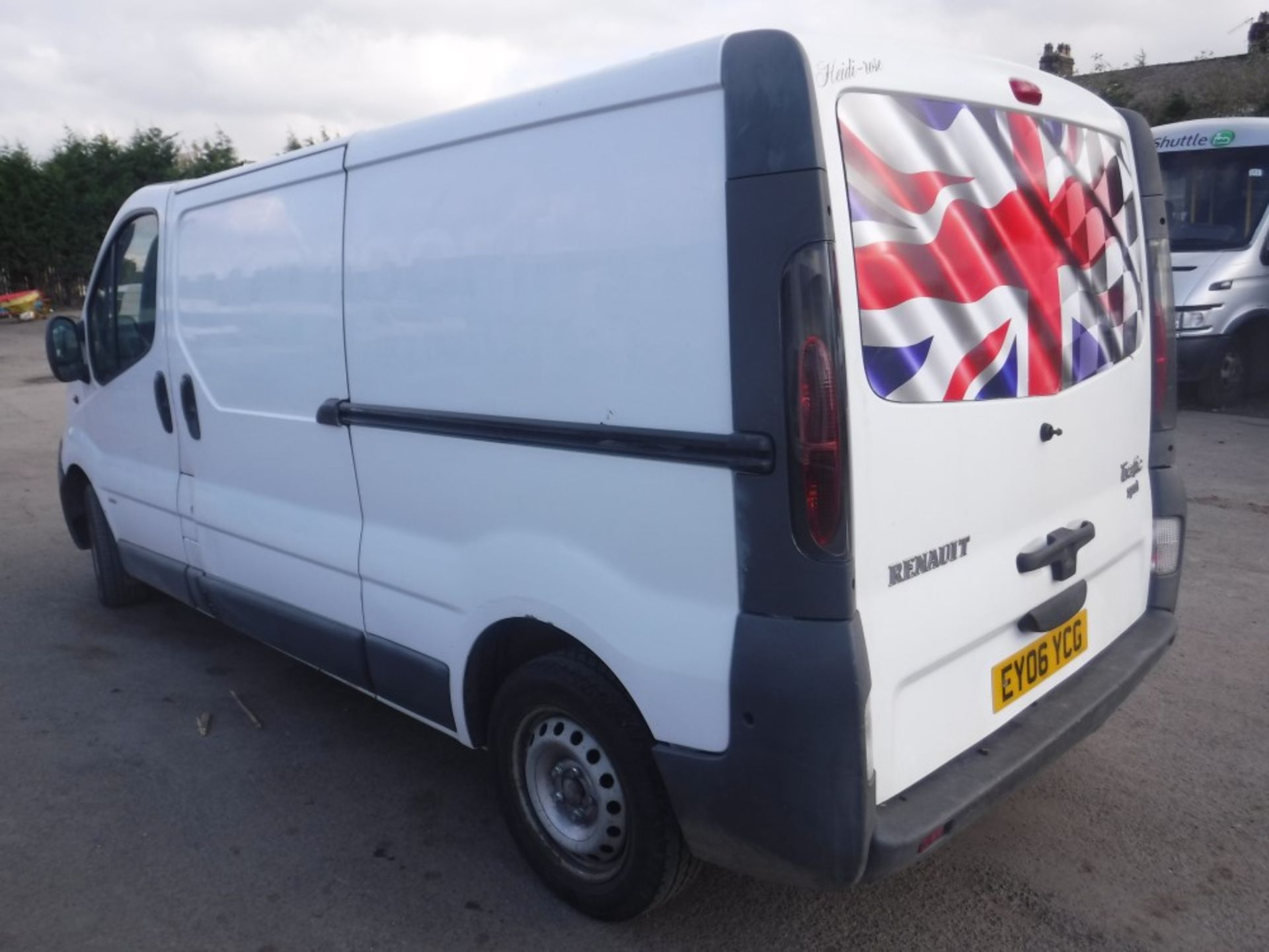 06 reg VAUXHALL VIVARO 2900 CDTI LWB, 1ST REG 05/06, TEST 10/19, 163733M NOT WARRANTED, V5 HERE, 2 - Image 3 of 6