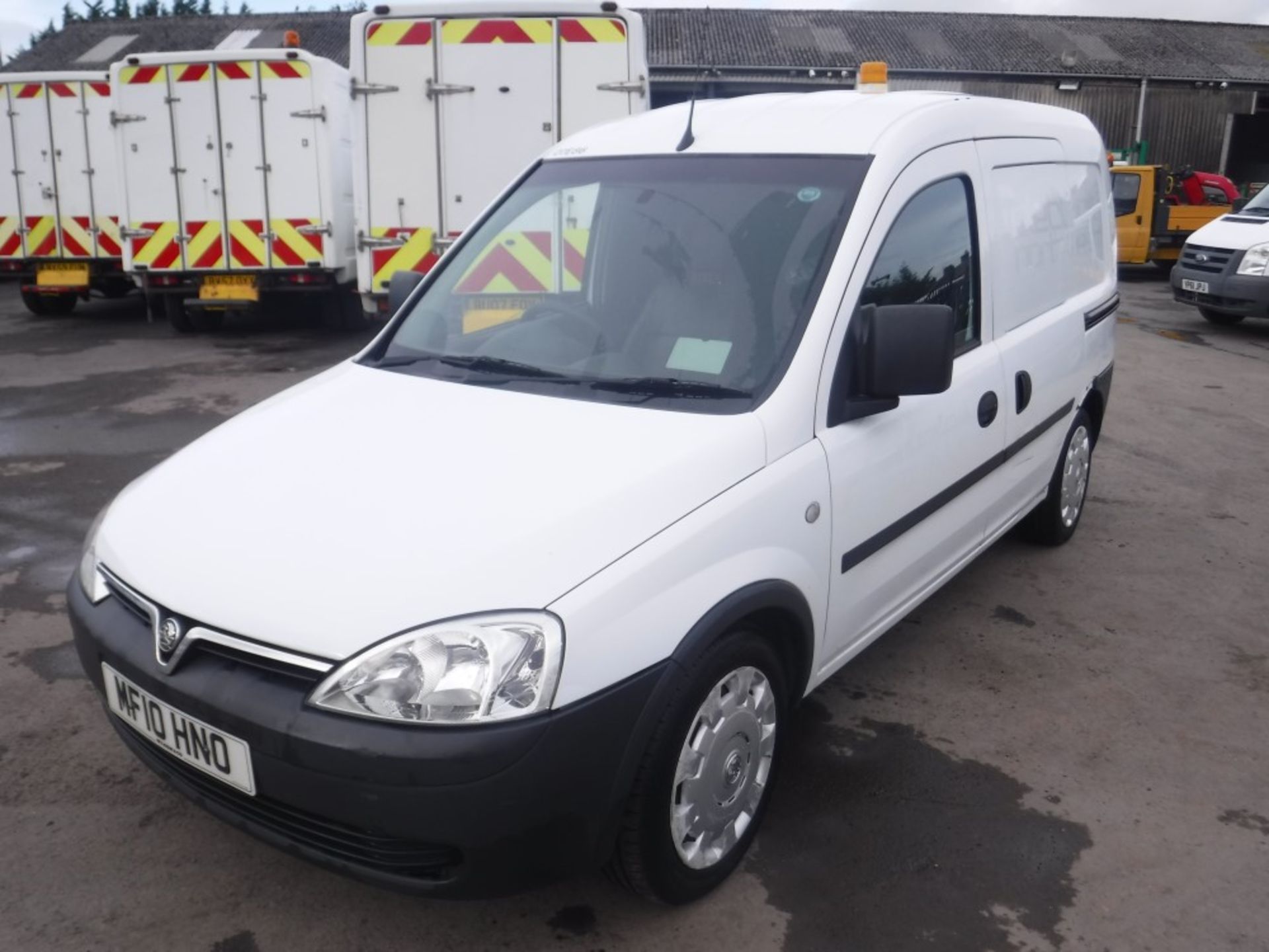 10 reg VAUXHALL COMBO 2000 CDTI VAN (DIRECT ELECTRICITY NW) 1ST REG 03/10, TEST 01/19, 104663M, V5 - Image 2 of 6