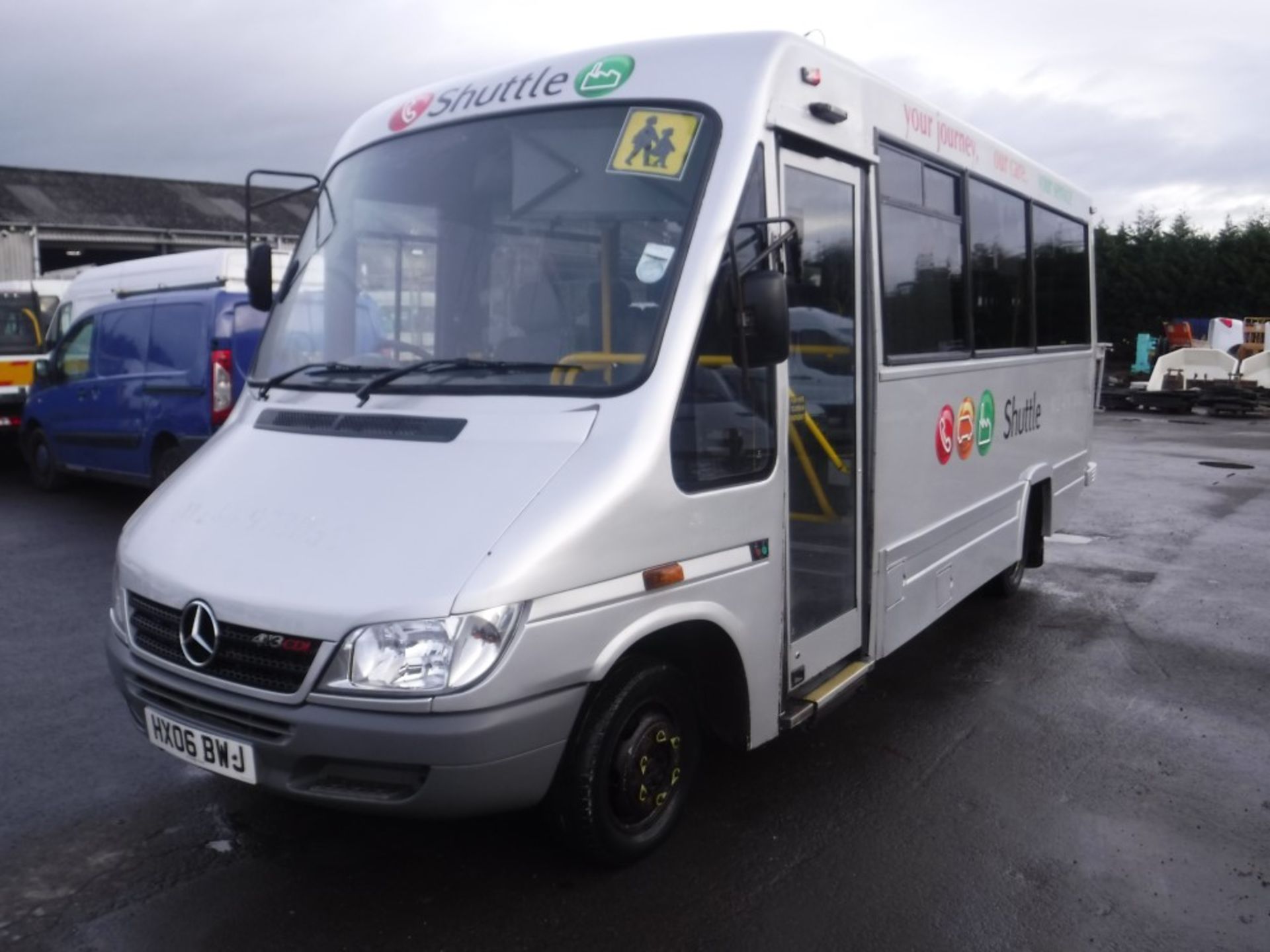 06 reg MERCEDES SPRINTER 413 CDI MINIBUS (DIRECT COUNCIL) 1ST REG 03/06, TEST 02/19, 296543KM - Image 2 of 6