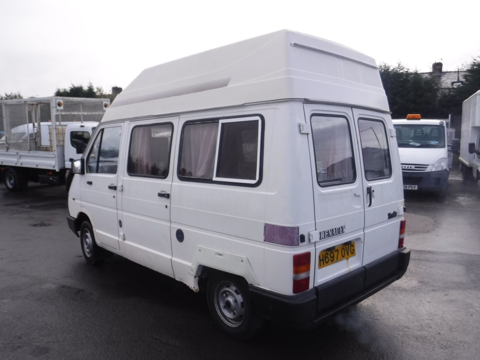 90 reg RENAULT TRAFFIC MOTORHOME, 1ST REG 09/90, 94000M NOT WARRANTED, V5 HERE, 7 FORMER KEEPERS [NO - Image 3 of 7