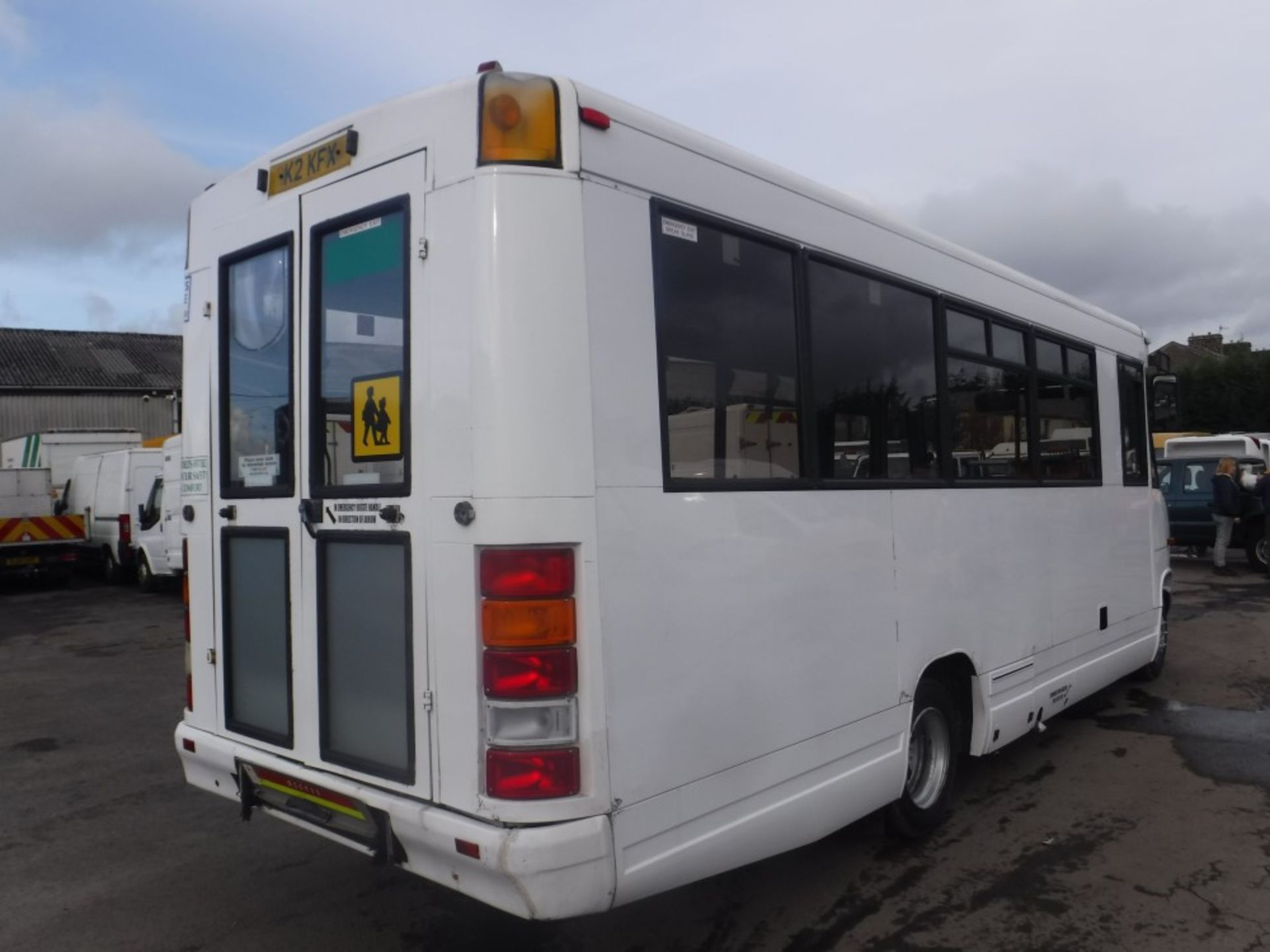 1998 MERCEDES 814 VARIO BUS AUTO, 1ST REG 03/98, PSV TEST 11/18, 228635KM NOT WARRANTED, COIF, V5 - Image 4 of 6