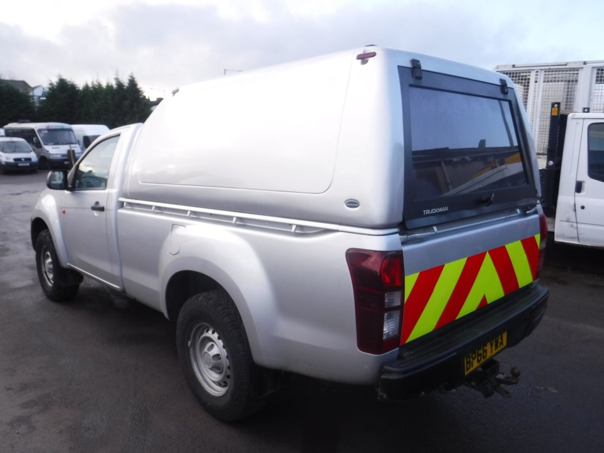 66 reg ISUZU D-MAX S/C TD PICKUP, 1ST REG 12/16, 84003M WARRANTED, V5 HERE, 1 OWNER FROM NEW [+ - Image 3 of 5