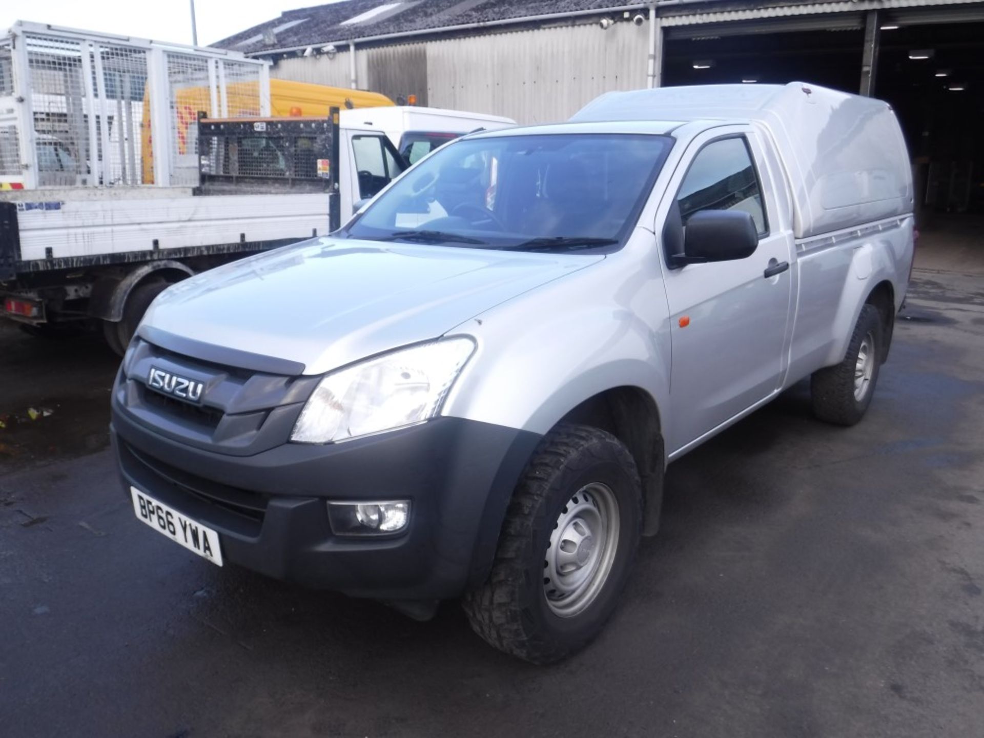 66 reg ISUZU D-MAX S/C TD PICKUP, 1ST REG 12/16, 84003M WARRANTED, V5 HERE, 1 OWNER FROM NEW [+ - Image 2 of 5