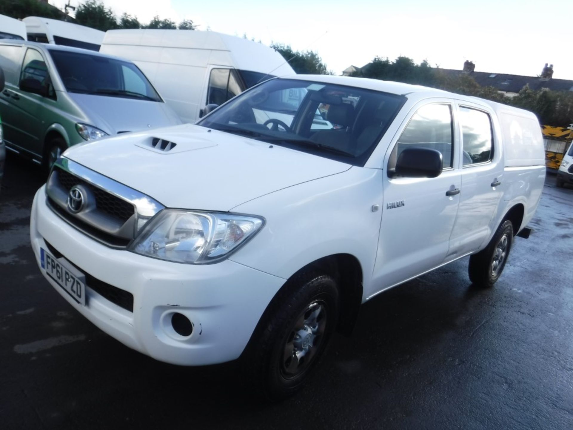 61 reg TOYOTA HI-LUX HL2 D-4D 4 X 4, 1ST REG 11/11, TEST 11/18, 183202M WARRANTED, V5 HERE, 1 - Image 2 of 5