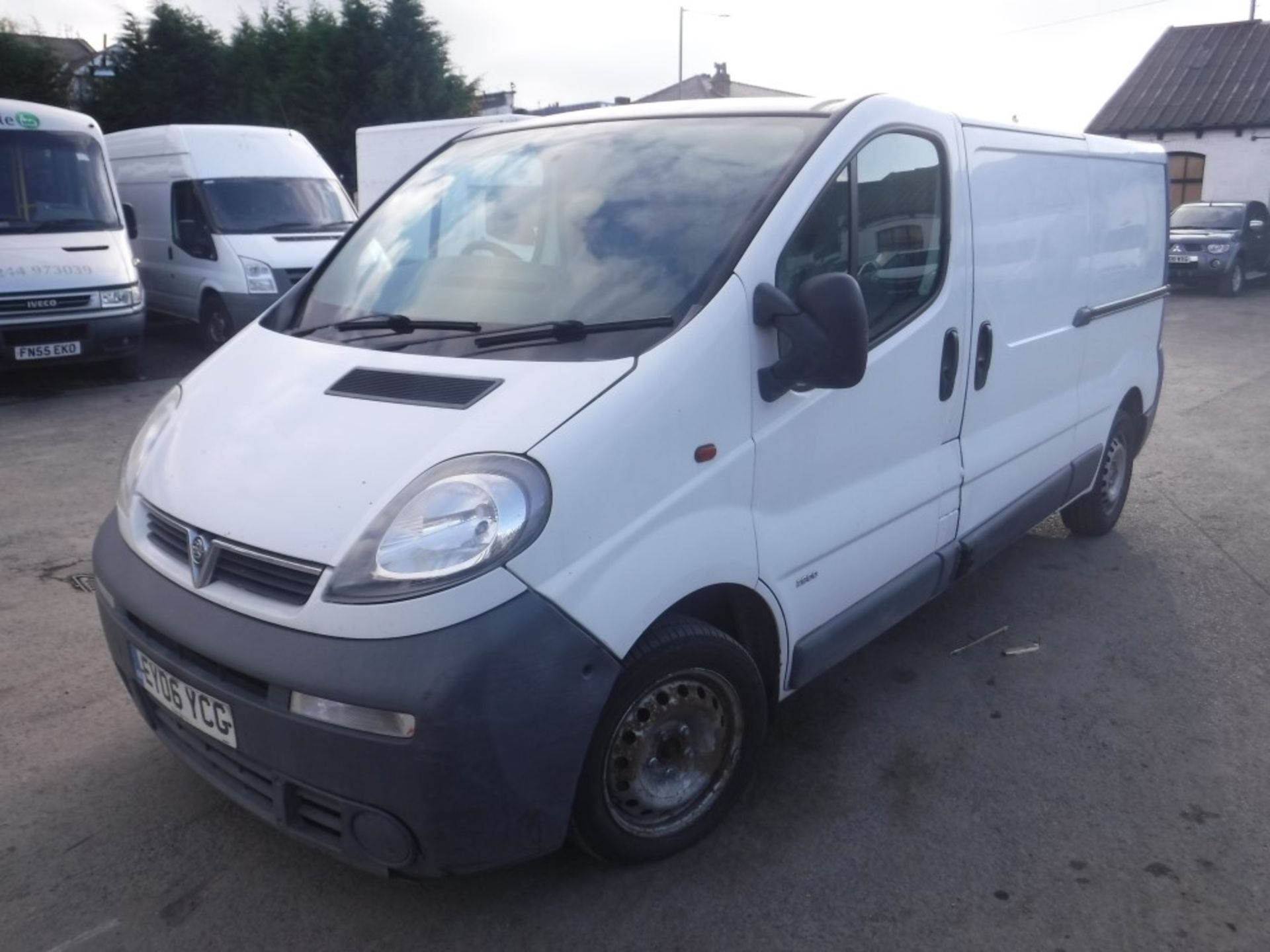 06 reg VAUXHALL VIVARO 2900 CDTI LWB, 1ST REG 05/06, TEST 10/19, 163733M NOT WARRANTED, V5 HERE, 2 - Image 2 of 6