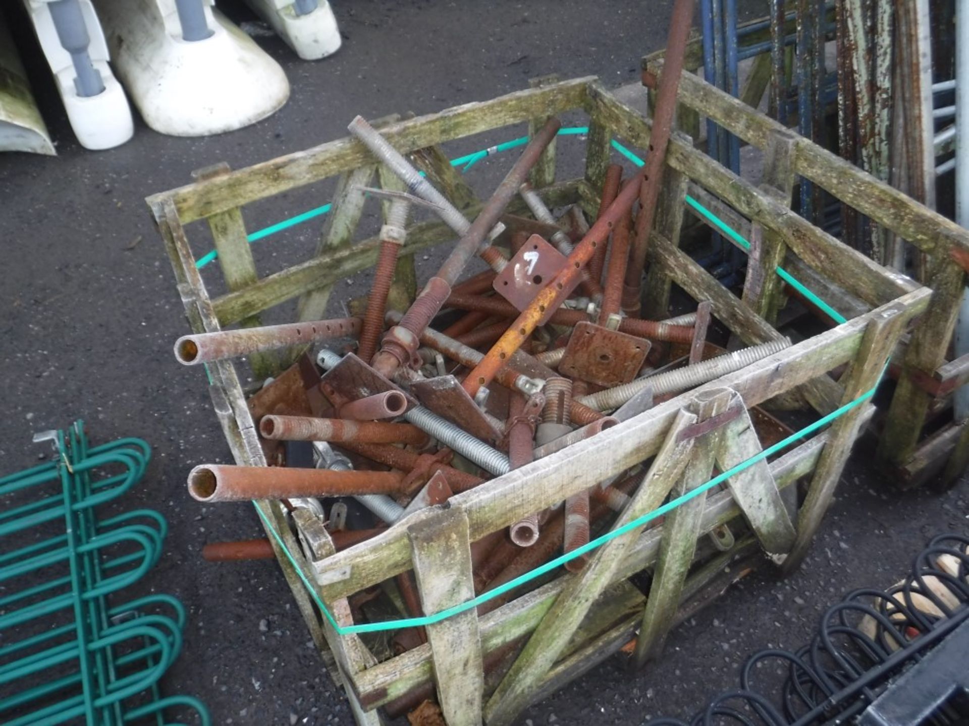 CRATE OF KWIKSTAGE SCAFFOLD FEET (7) [+ VAT]