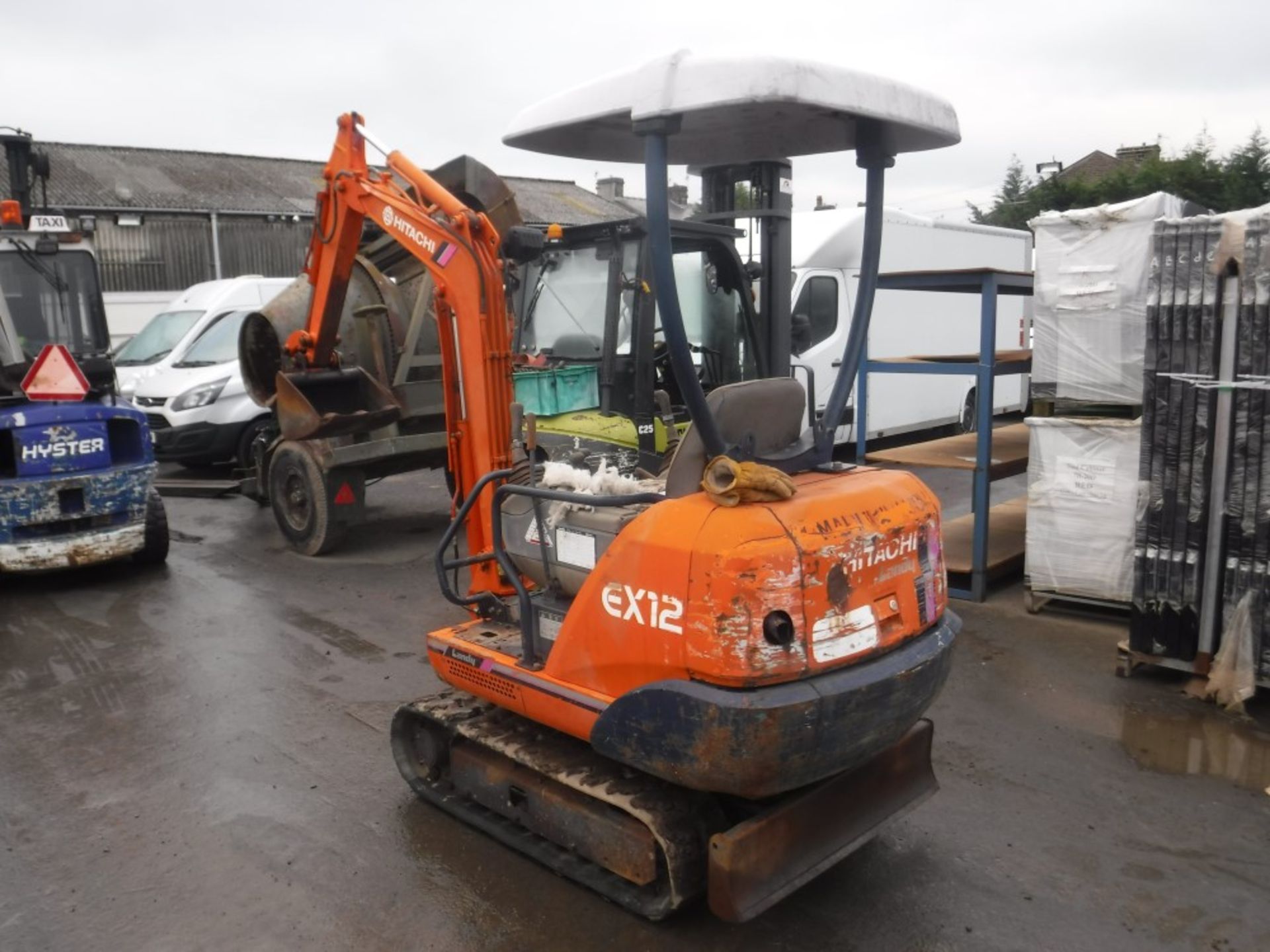 HITACHI EX12 MINI DIGGER, 3294 HOURS NOT WARRANTED [+ VAT] - Image 3 of 4