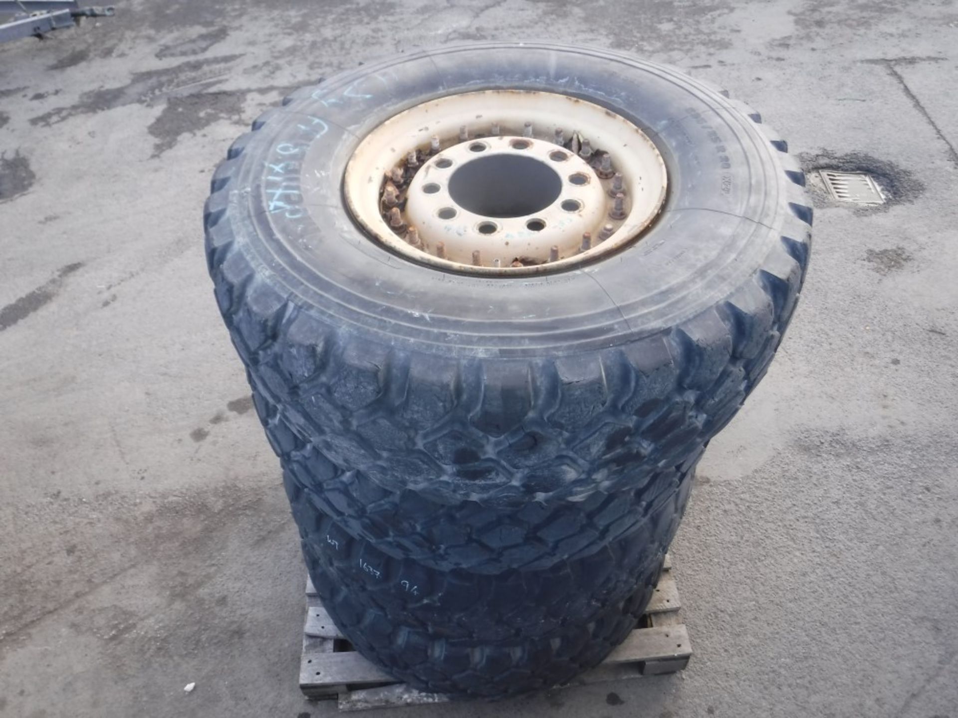 4 MICHELIN XZL 395/85/R20 WITH TEN STUD WHEELS [NO VAT]