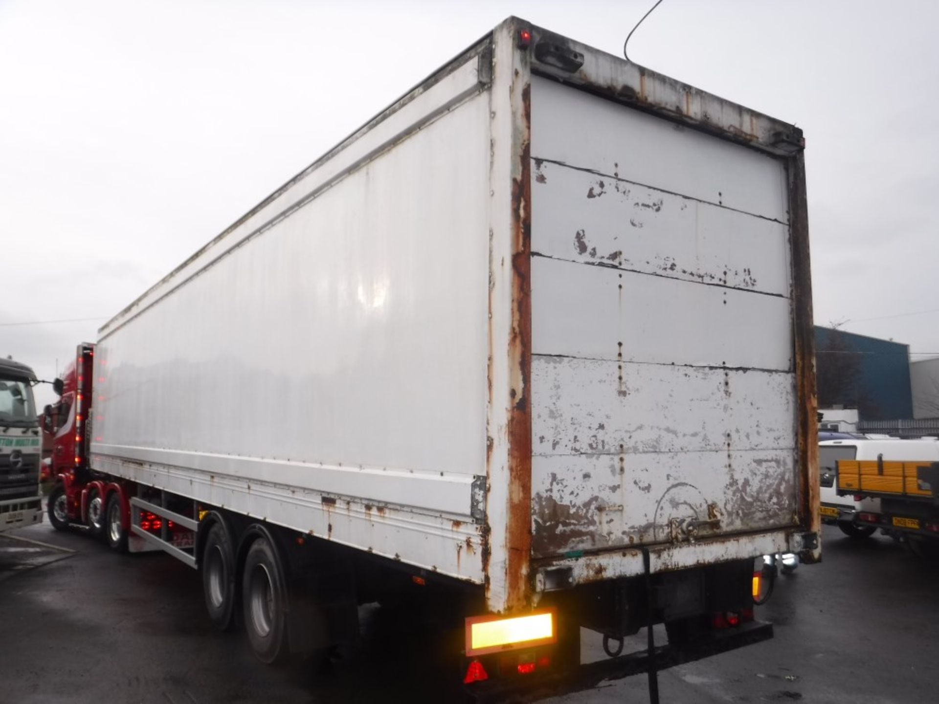 APPROX 40FT TWIN AXLE BOX TRAILER [NO VAT] - Image 3 of 4