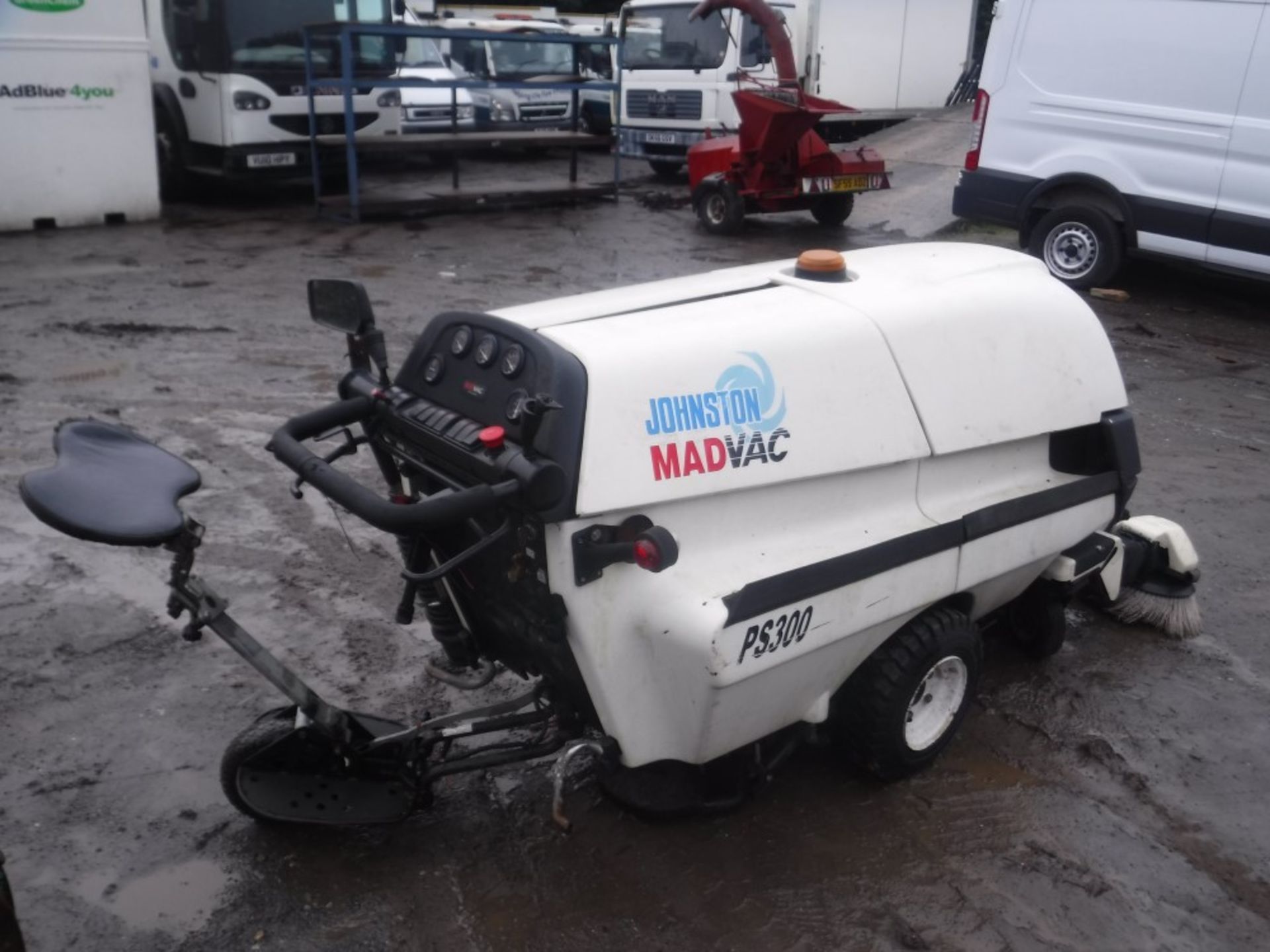 JOHNSON PS300 MAD VAC MINI YARD SWEEPER [+ VAT] - Image 4 of 4