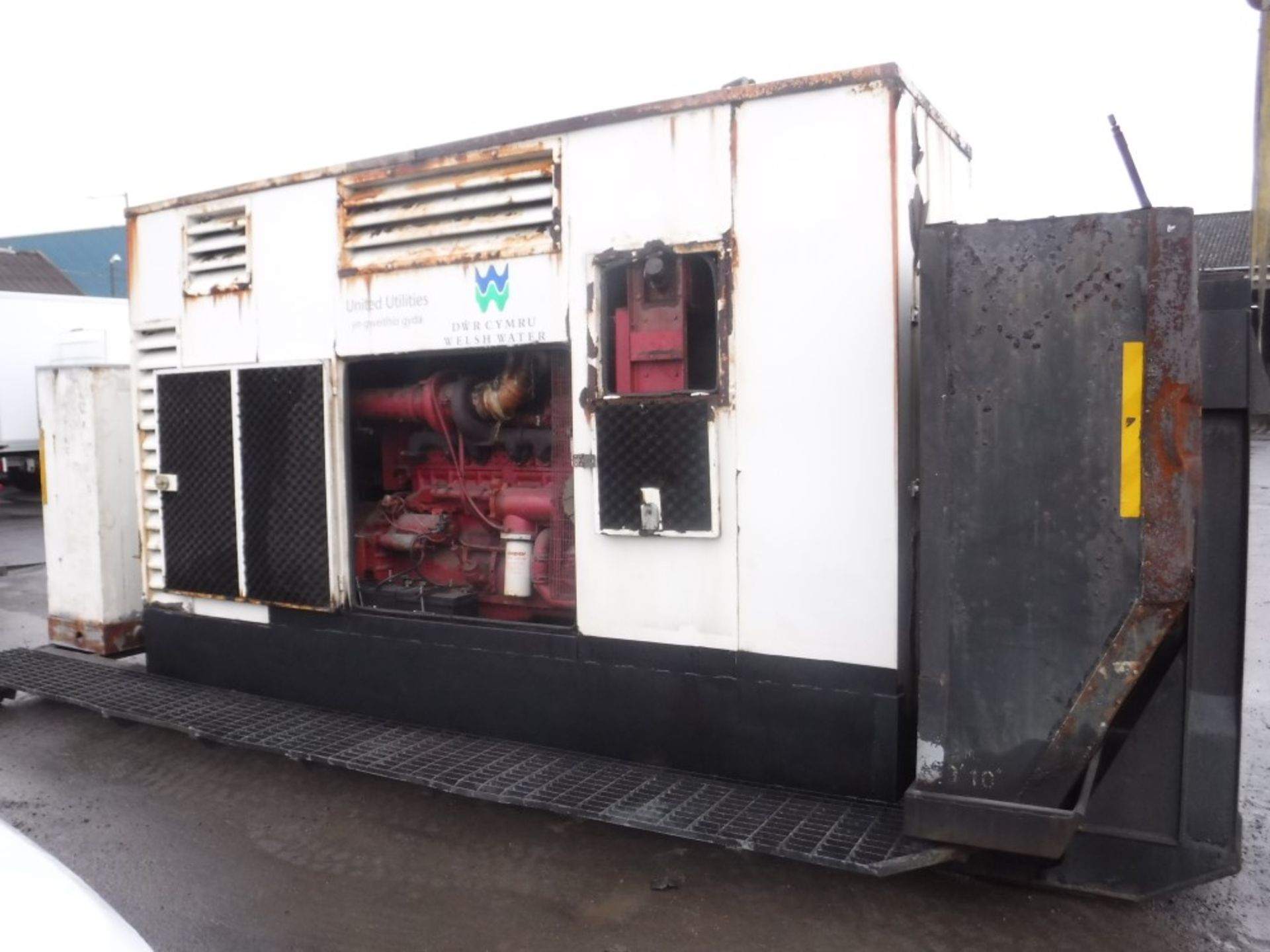 MARLEC 150 KVA 400 AMP GENERATOR WITH CUMMINS 4 LITRE BIG CAM ENGINE [+ VAT] - Image 3 of 8