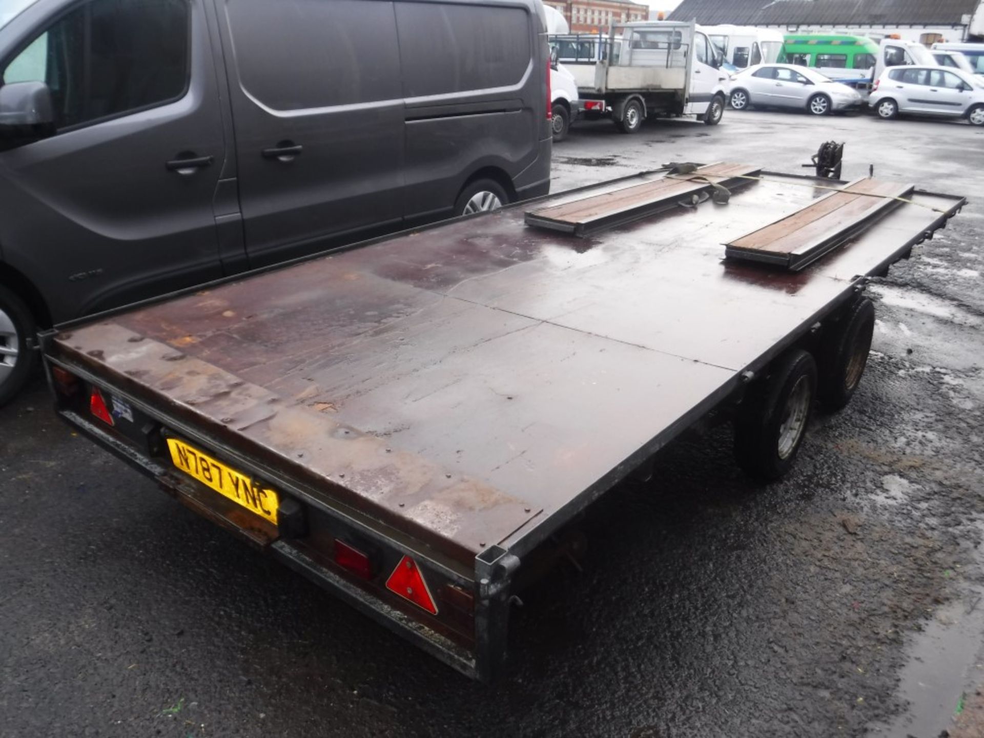 IFOR WILLIAMS FLAT BED TRAILER C/W RAMPS [NO VAT] - Image 2 of 2