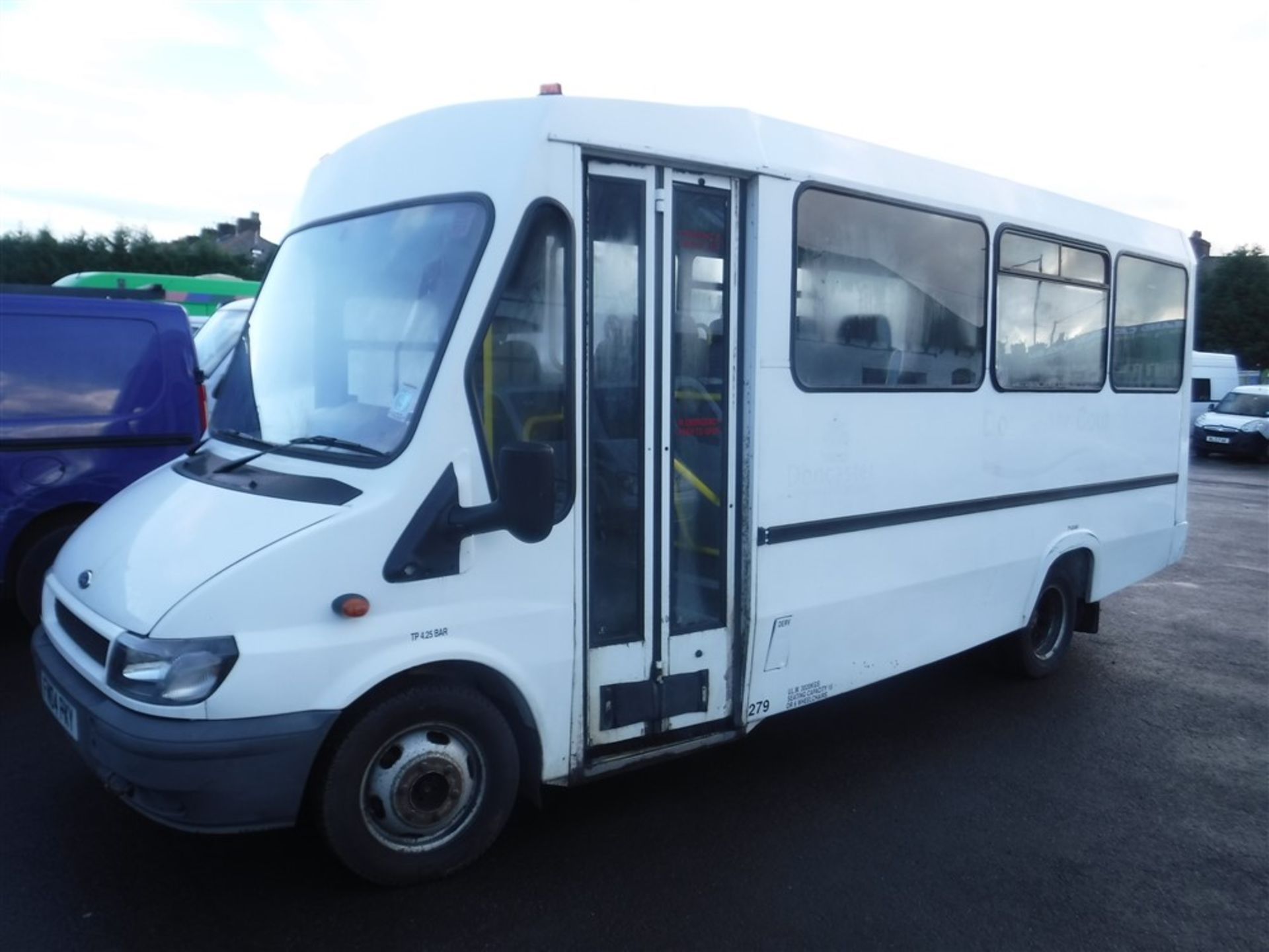 04 reg FORD TRANSIT 350 LWB MINIBUS, 1ST REG 06/04, TEST 10/19, 212245KM, V5 HERE, 1 FORMER - Bild 2 aus 6