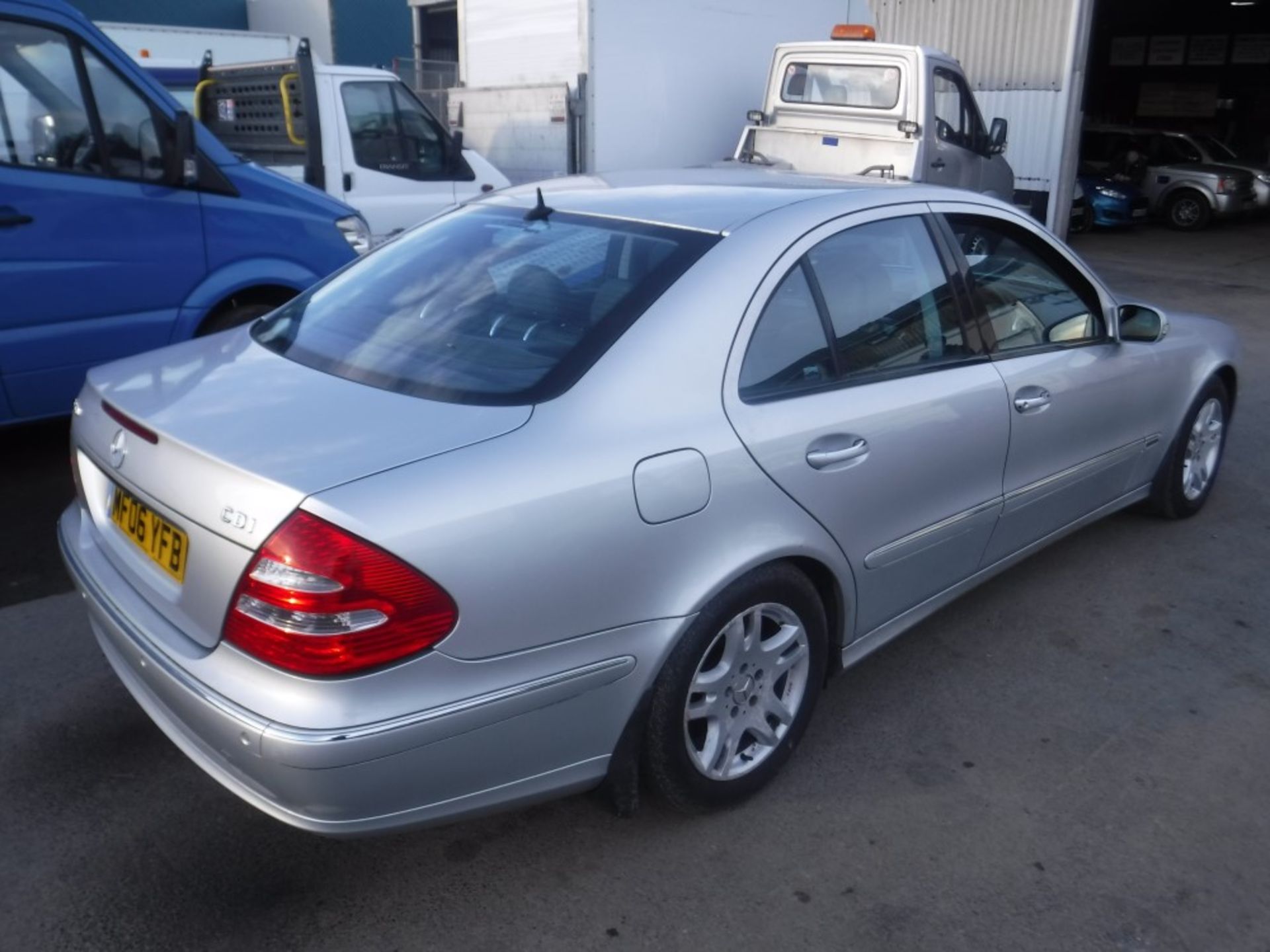 06 reg MERCEDES E320 AVANGARDE, 1ST REG 03/06, TEST 17/12/18, 115300M WARRANTED, V5 HERE, 3 FORMER - Bild 4 aus 5