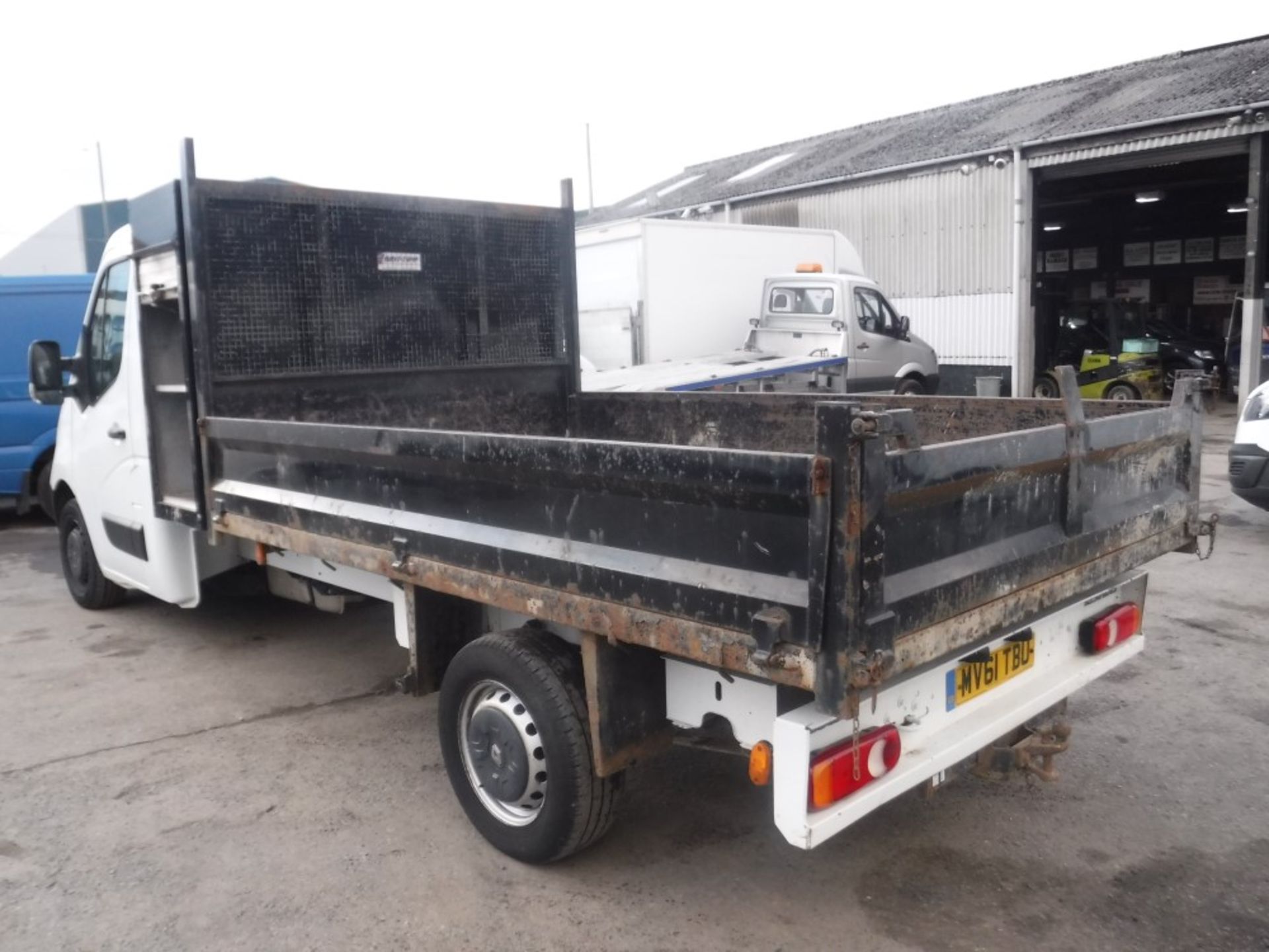 61 reg RENAULT MASTER LL35 DCI 100 TIPPER, 1ST REG 10/11, TEST 11/19, 56761M WARRANTED, V5 HERE, 1 - Image 3 of 5