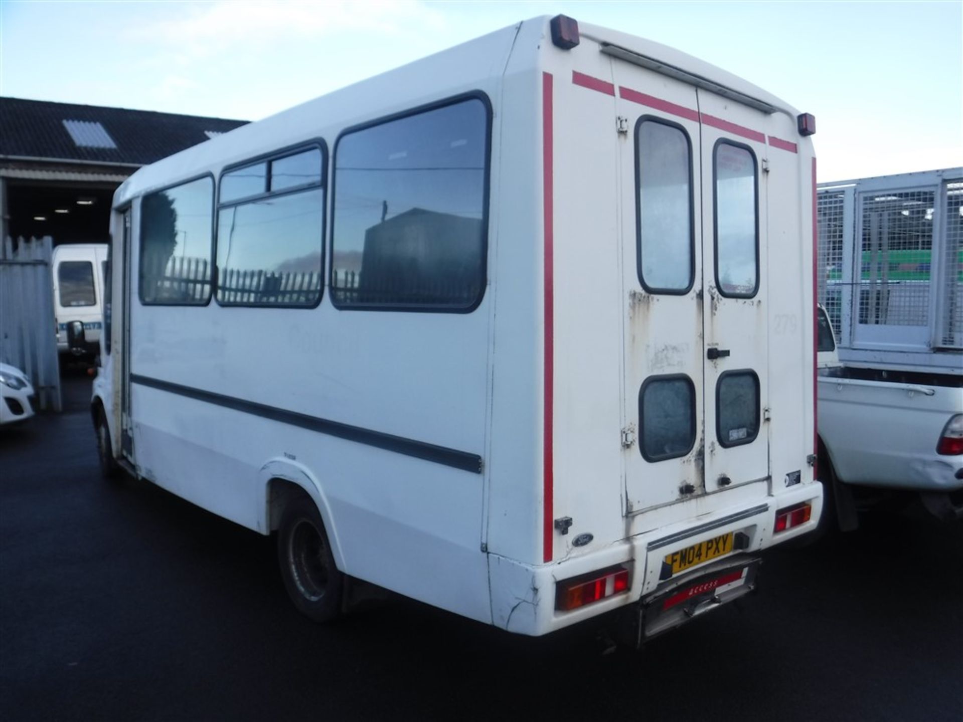 04 reg FORD TRANSIT 350 LWB MINIBUS, 1ST REG 06/04, TEST 10/19, 212245KM, V5 HERE, 1 FORMER - Bild 3 aus 6