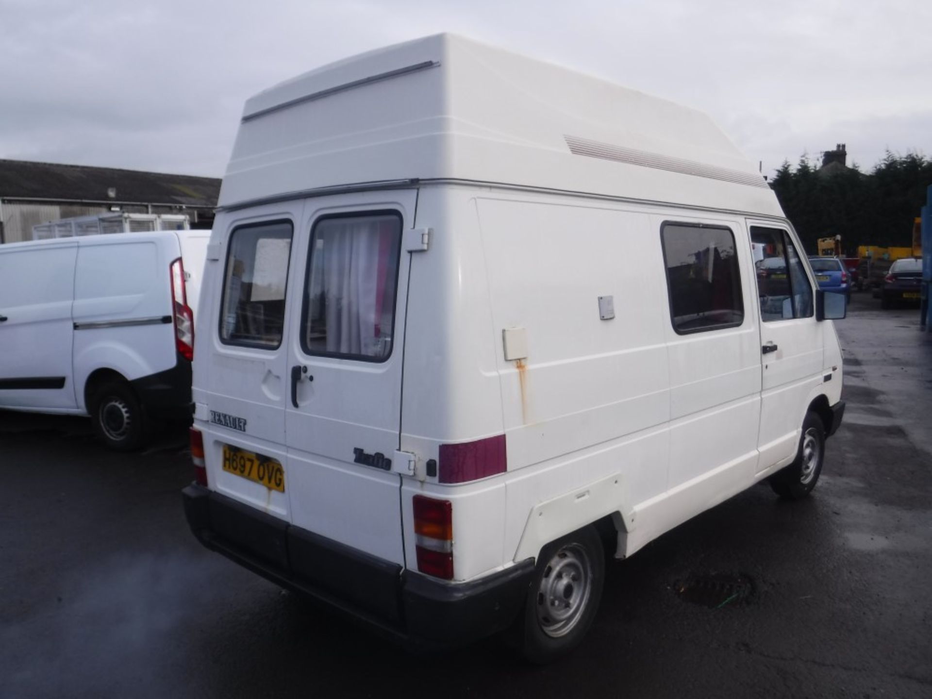 90 reg RENAULT TRAFFIC MOTORHOME, 1ST REG 09/90, 94000M NOT WARRANTED, V5 HERE, 7 FORMER KEEPERS [NO - Image 4 of 7