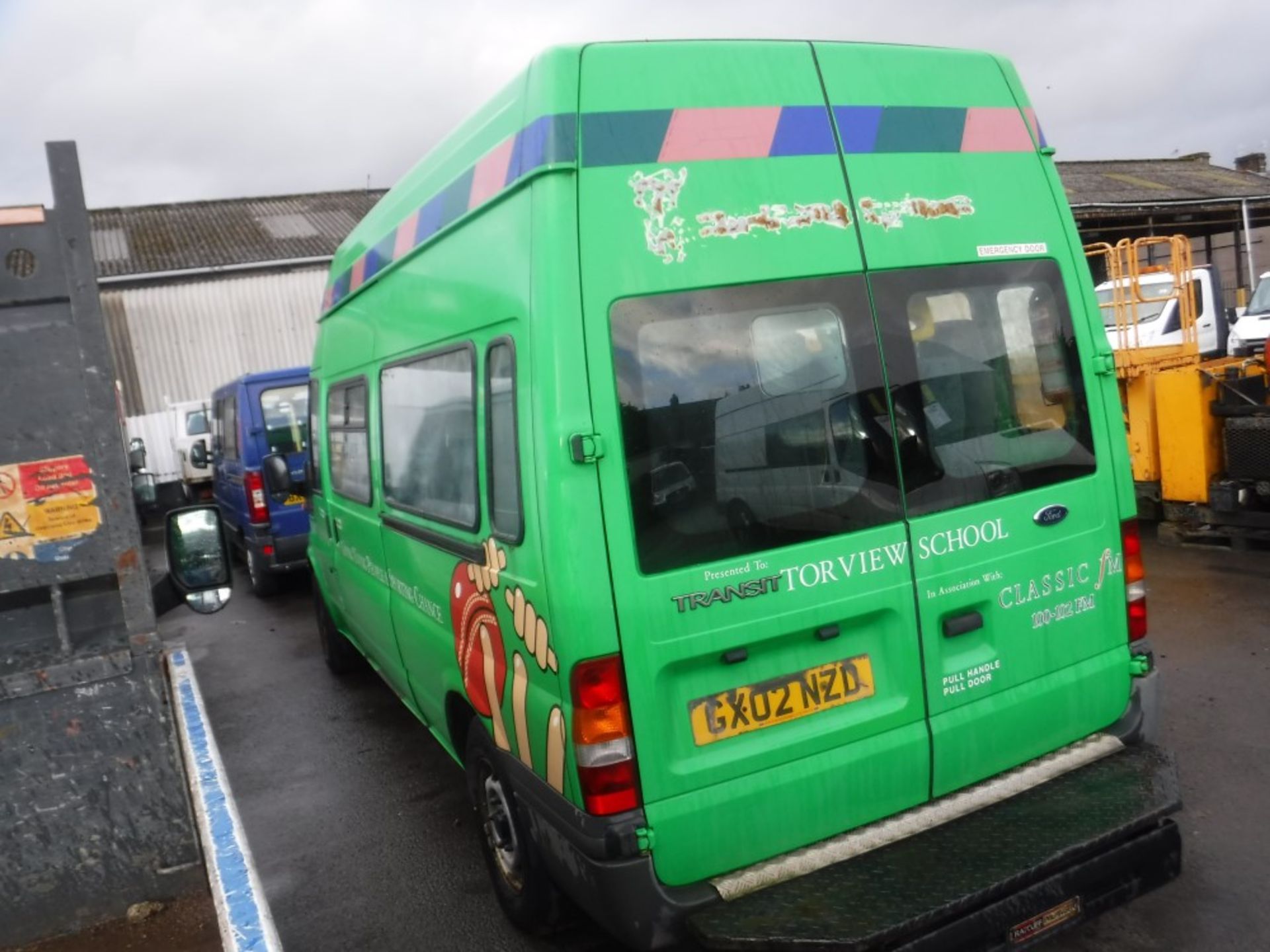 02 reg FORD TRANSIT 350 LWB DISABLED BUS WITH LIFT, 1ST REG 03/02, 216498M WARRANTED, V5 HERE, 1 - Image 3 of 6