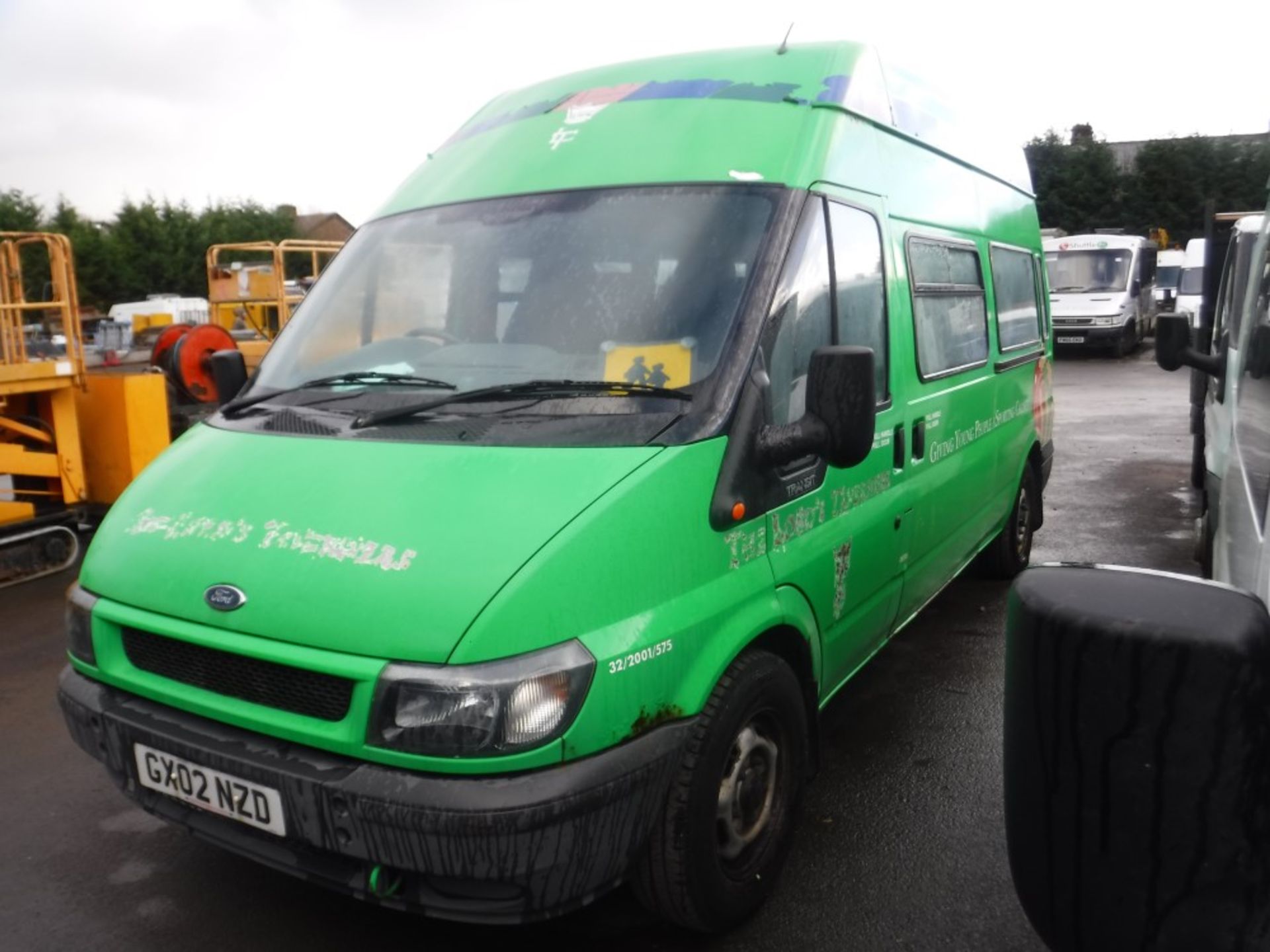 02 reg FORD TRANSIT 350 LWB DISABLED BUS WITH LIFT, 1ST REG 03/02, 216498M WARRANTED, V5 HERE, 1 - Image 2 of 6