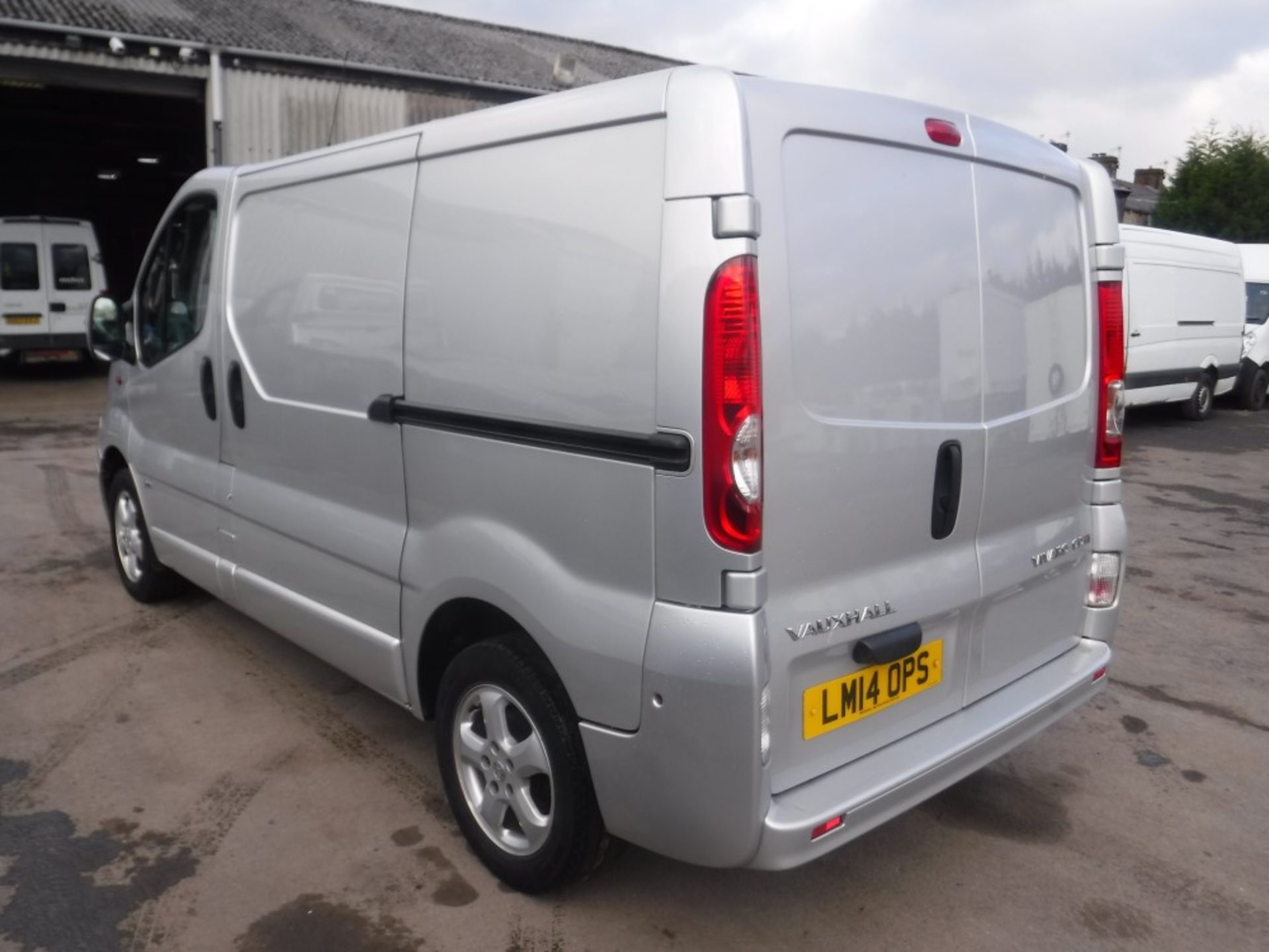 14 reg VAUXHALL VIVARO 2700 SPORTIVE CDTI SWB, 1ST REG 05/14, TEST 05/19, 145862M WARRANTED, V5 - Image 3 of 6