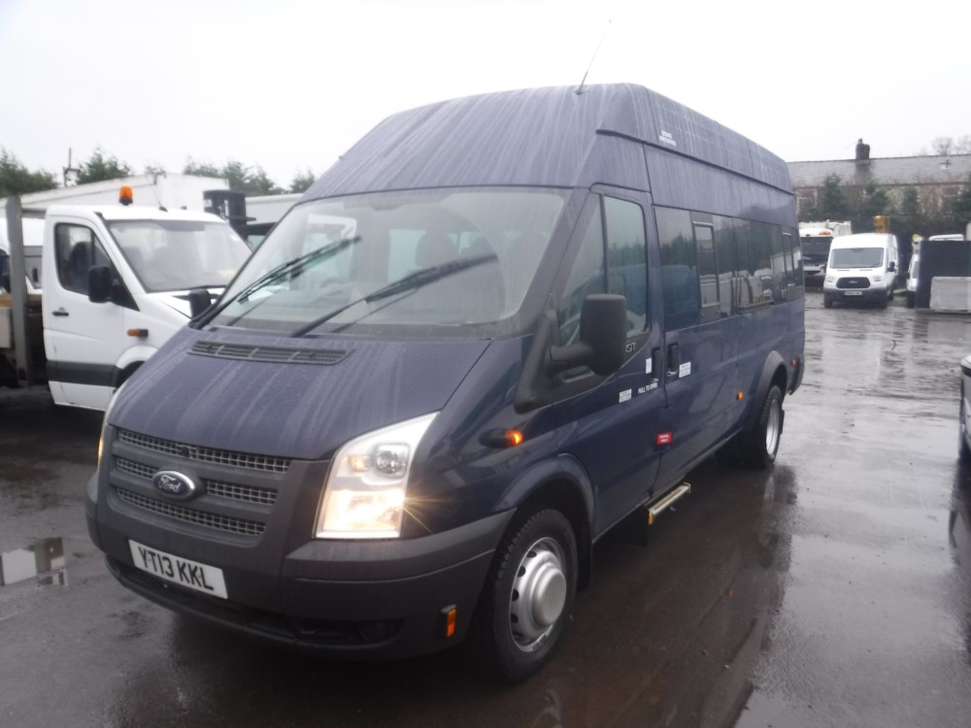 13 reg FORD TRANSIT 135 T430 RWD 17 SEAT MINIBUS, 1ST REG 03/13, TEST 03/19, 80103M WARRANTED, V5 - Image 2 of 6