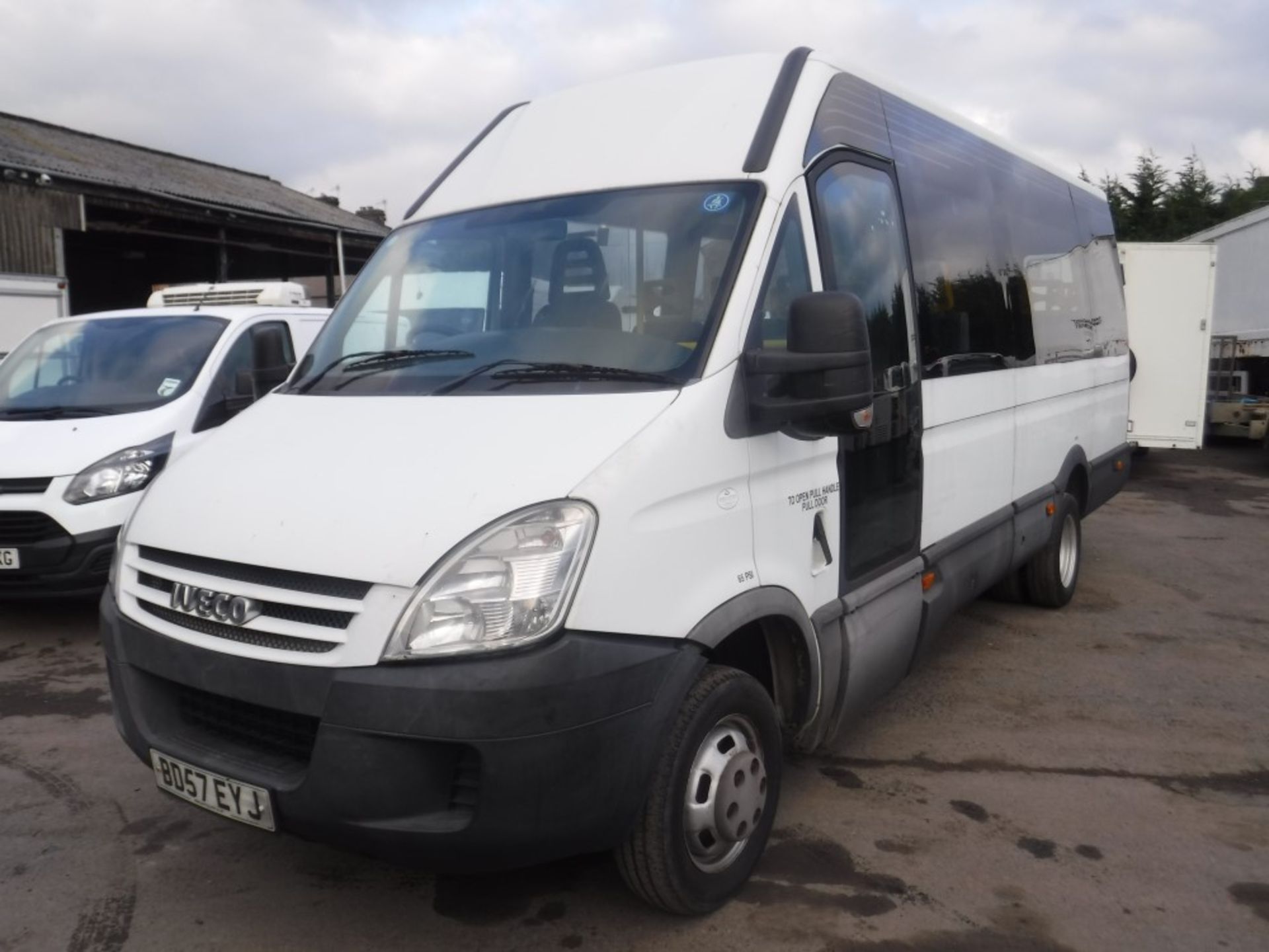 57 reg IVECO DAILY IRIS 14 SEAT MINIBUS, 1ST REG 12/07, 292132M NOT WARRANTED, V5 HERE, 1 FORMER - Image 2 of 6